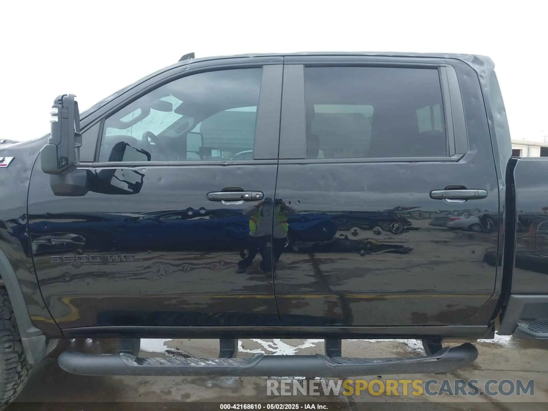 17 Photograph of a damaged car 1GC4YUEY0NF322609 CHEVROLET SILVERADO 3500HD 2022