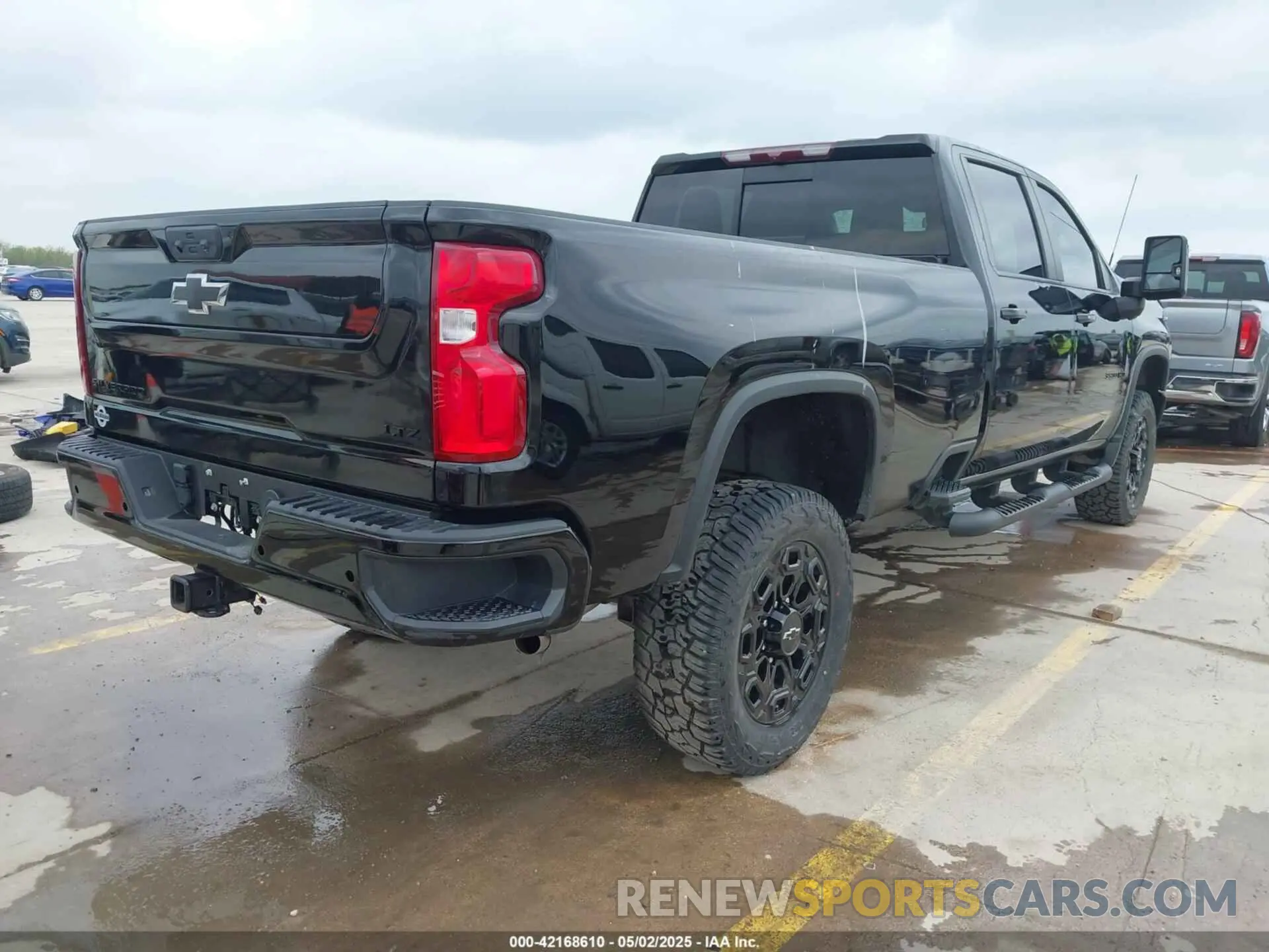 4 Photograph of a damaged car 1GC4YUEY0NF322609 CHEVROLET SILVERADO 3500HD 2022