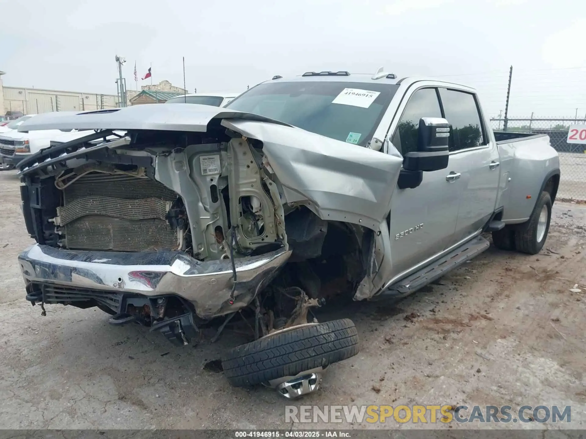 2 Photograph of a damaged car 1GC4YUEY1NF163633 CHEVROLET SILVERADO 3500HD 2022