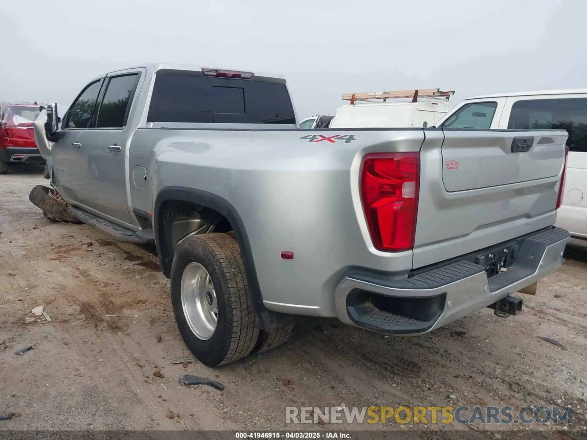 3 Photograph of a damaged car 1GC4YUEY1NF163633 CHEVROLET SILVERADO 3500HD 2022