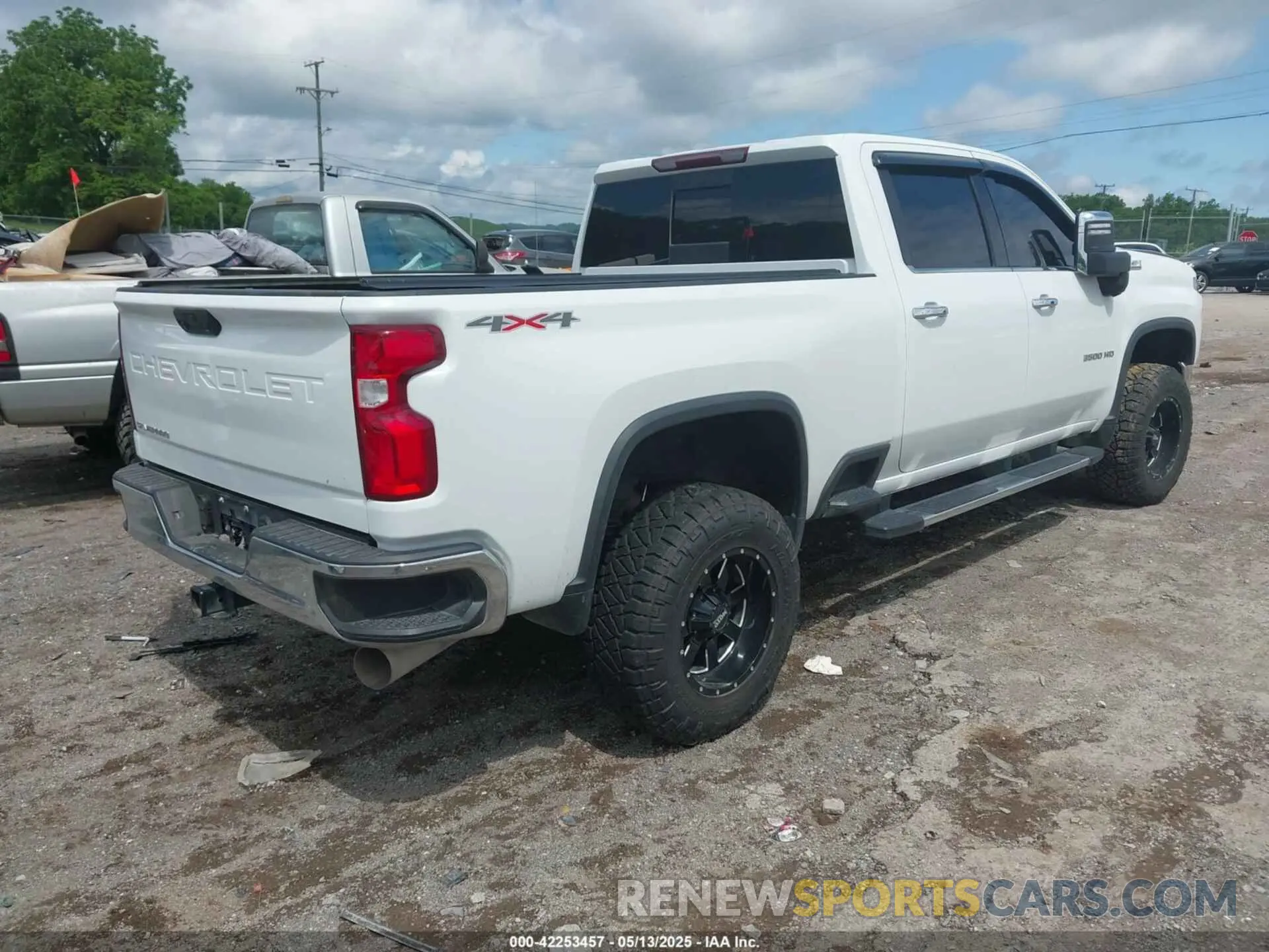 4 Photograph of a damaged car 1GC4YUEY6NF116999 CHEVROLET SILVERADO 3500HD 2022