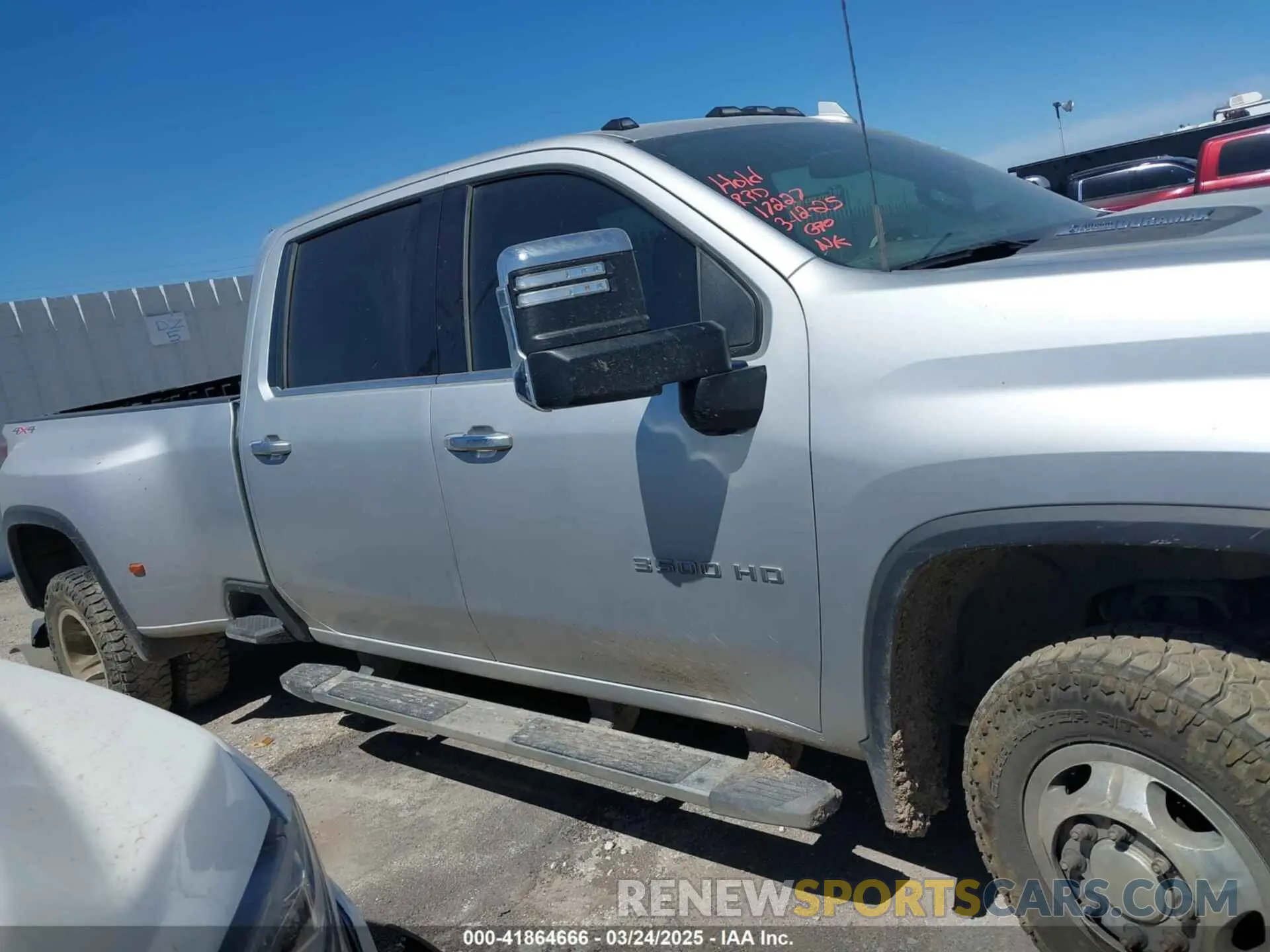 12 Photograph of a damaged car 1GC4YUEY7NF249464 CHEVROLET SILVERADO 3500HD 2022