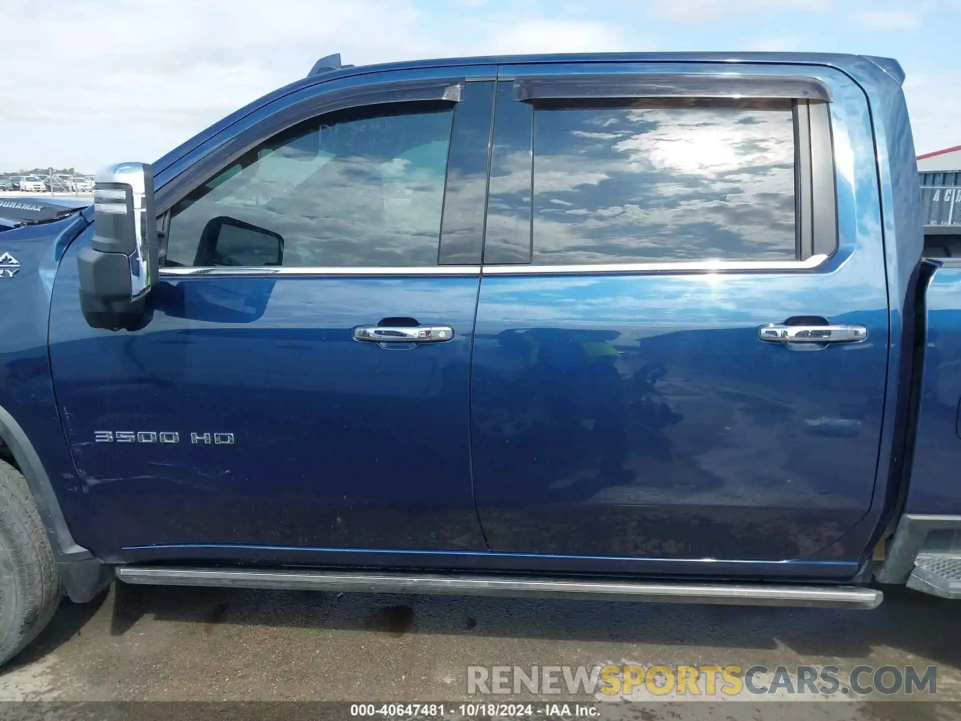 18 Photograph of a damaged car 1GC4YVEY9NF331251 CHEVROLET SILVERADO 3500HD 2022