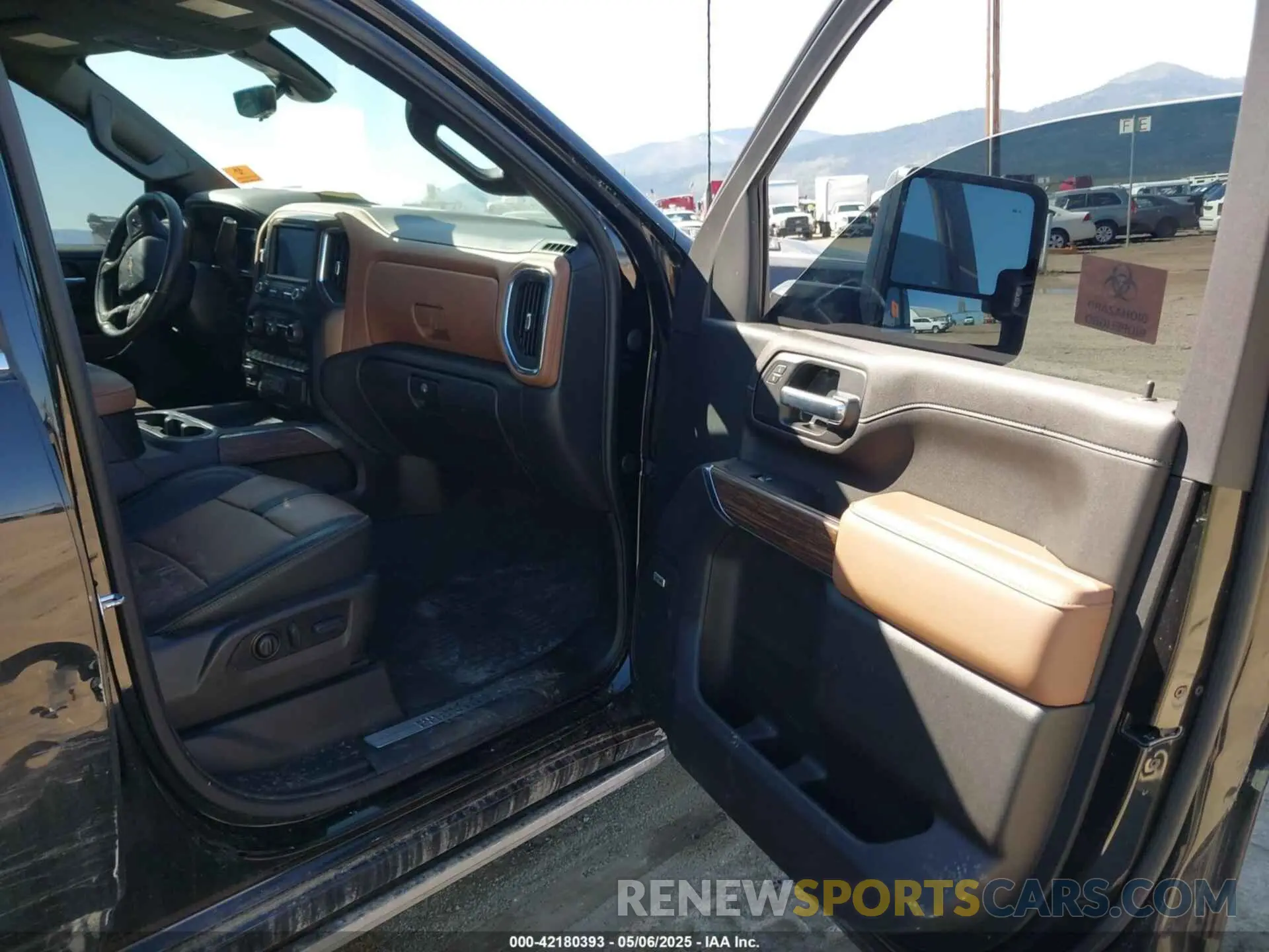5 Photograph of a damaged car 2GC4YVEY3N1218788 CHEVROLET SILVERADO 3500HD 2022