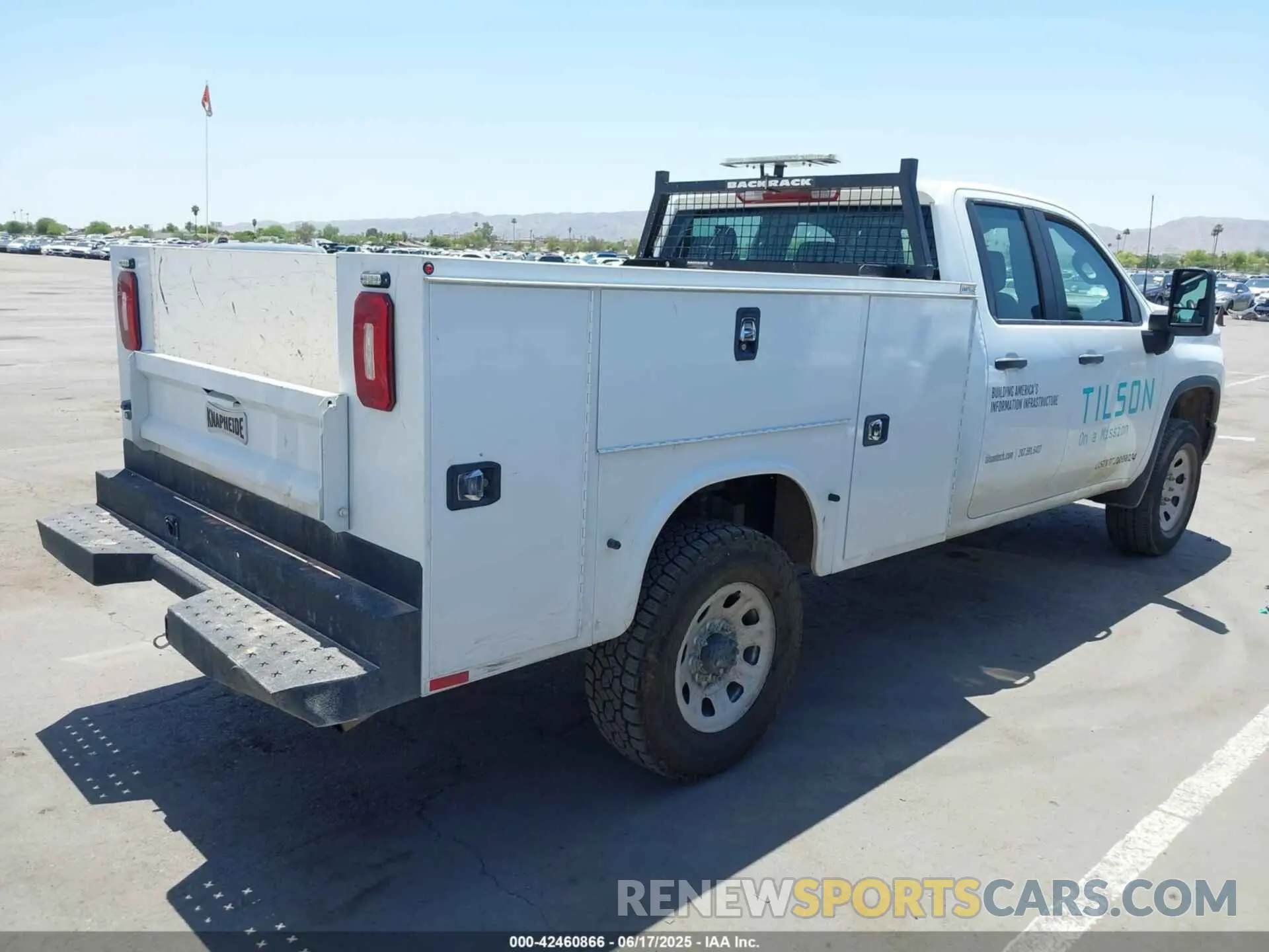 4 Photograph of a damaged car 1GC5YSE7XPF236209 CHEVROLET SILVERADO 3500HD 2023
