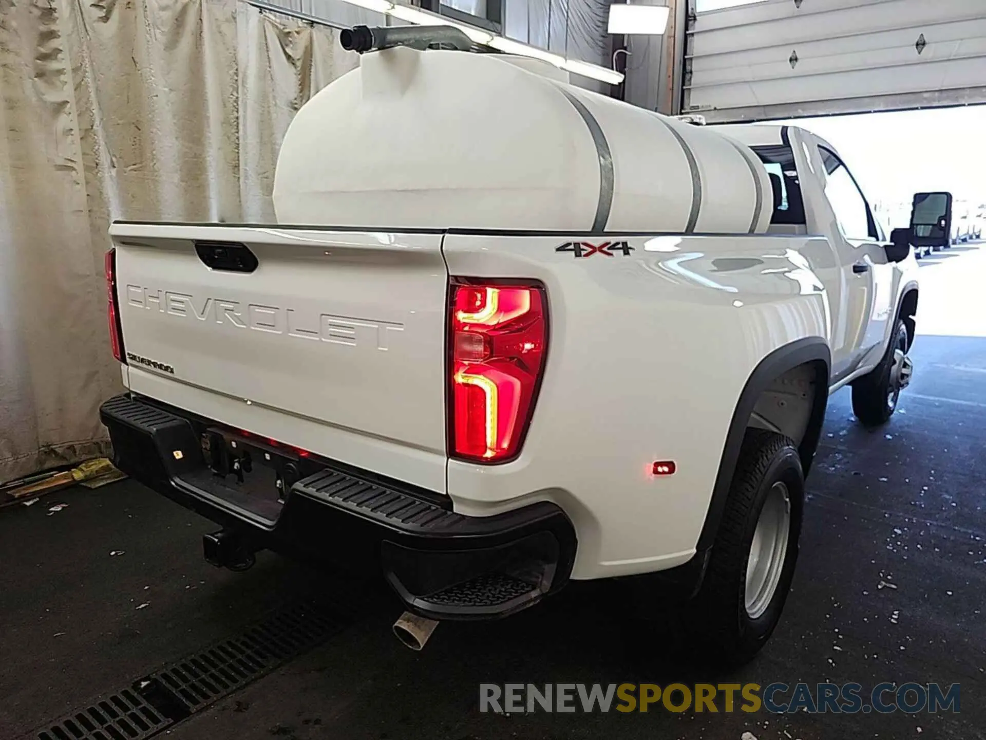 11 Photograph of a damaged car 1GC3YSE70RF322171 CHEVROLET SILVERADO 3500HD 2024