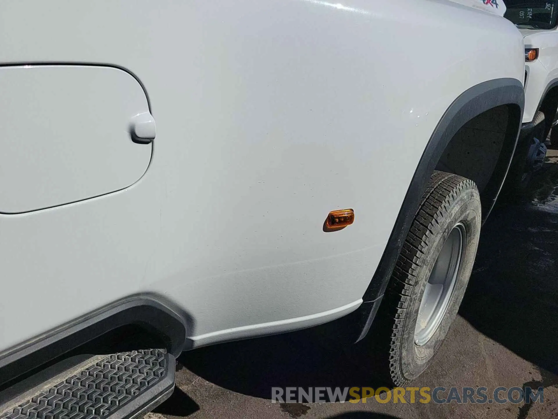 18 Photograph of a damaged car 1GC3YSE70RF322171 CHEVROLET SILVERADO 3500HD 2024