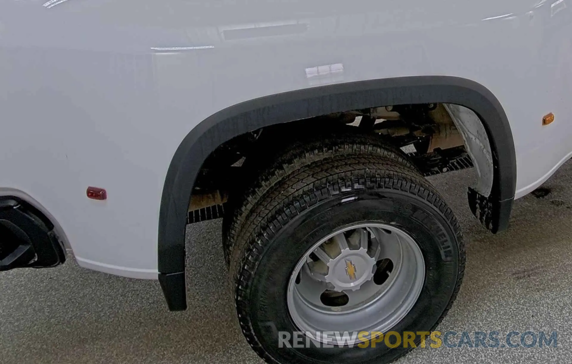 2 Photograph of a damaged car 1GC4YSE70RF262655 CHEVROLET SILVERADO 3500HD 2024