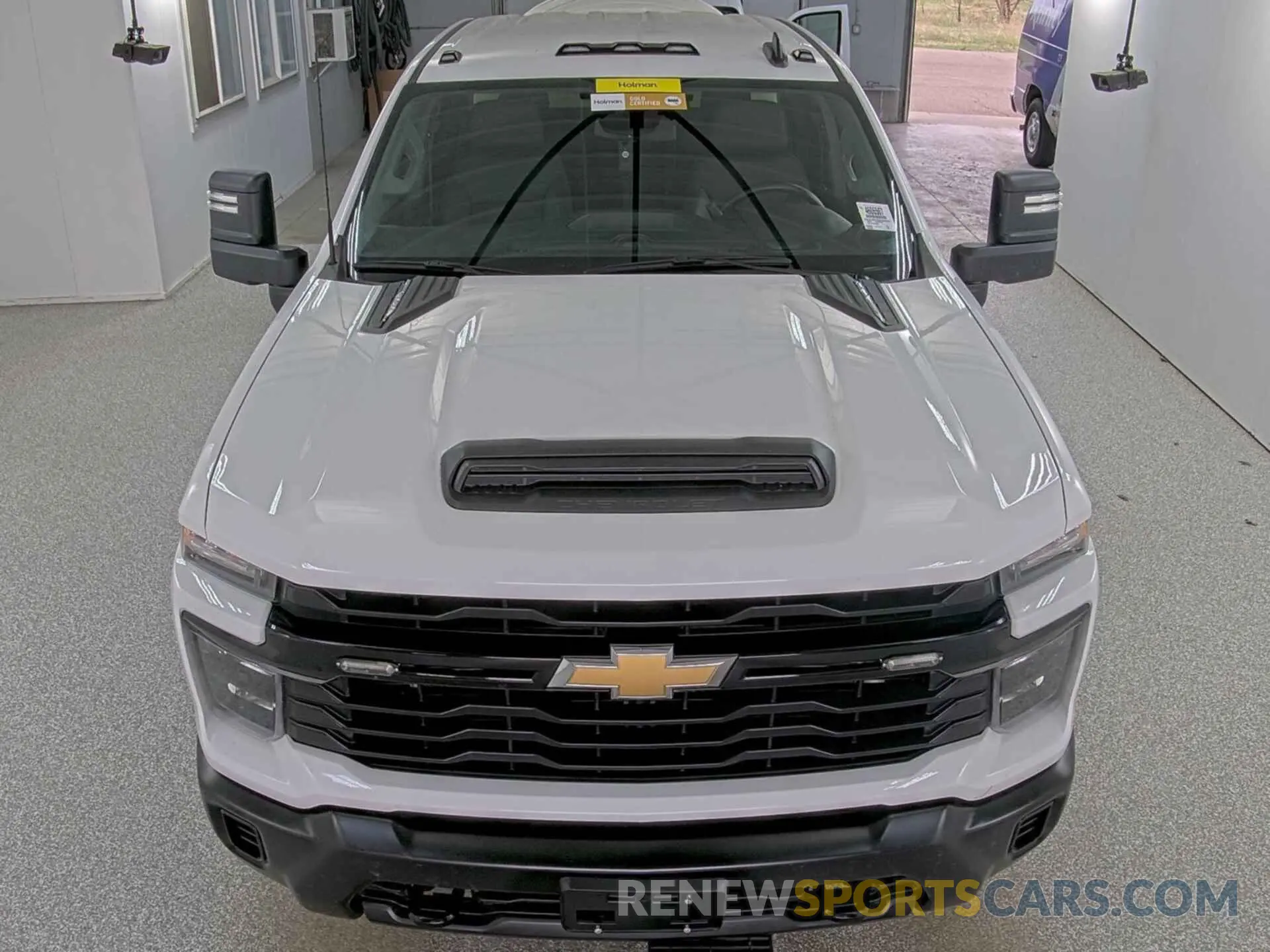 33 Photograph of a damaged car 1GC4YSE70RF262655 CHEVROLET SILVERADO 3500HD 2024