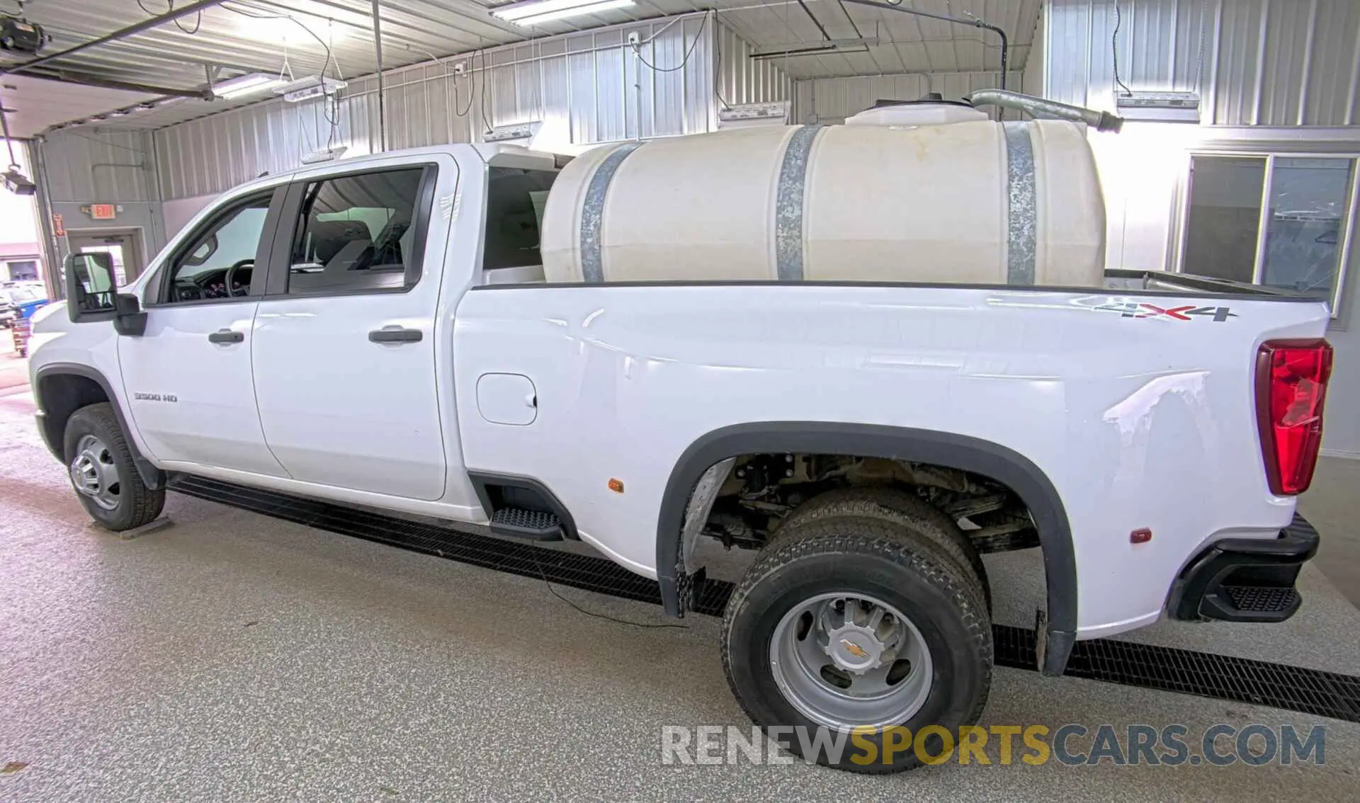 6 Photograph of a damaged car 1GC4YSE70RF262655 CHEVROLET SILVERADO 3500HD 2024