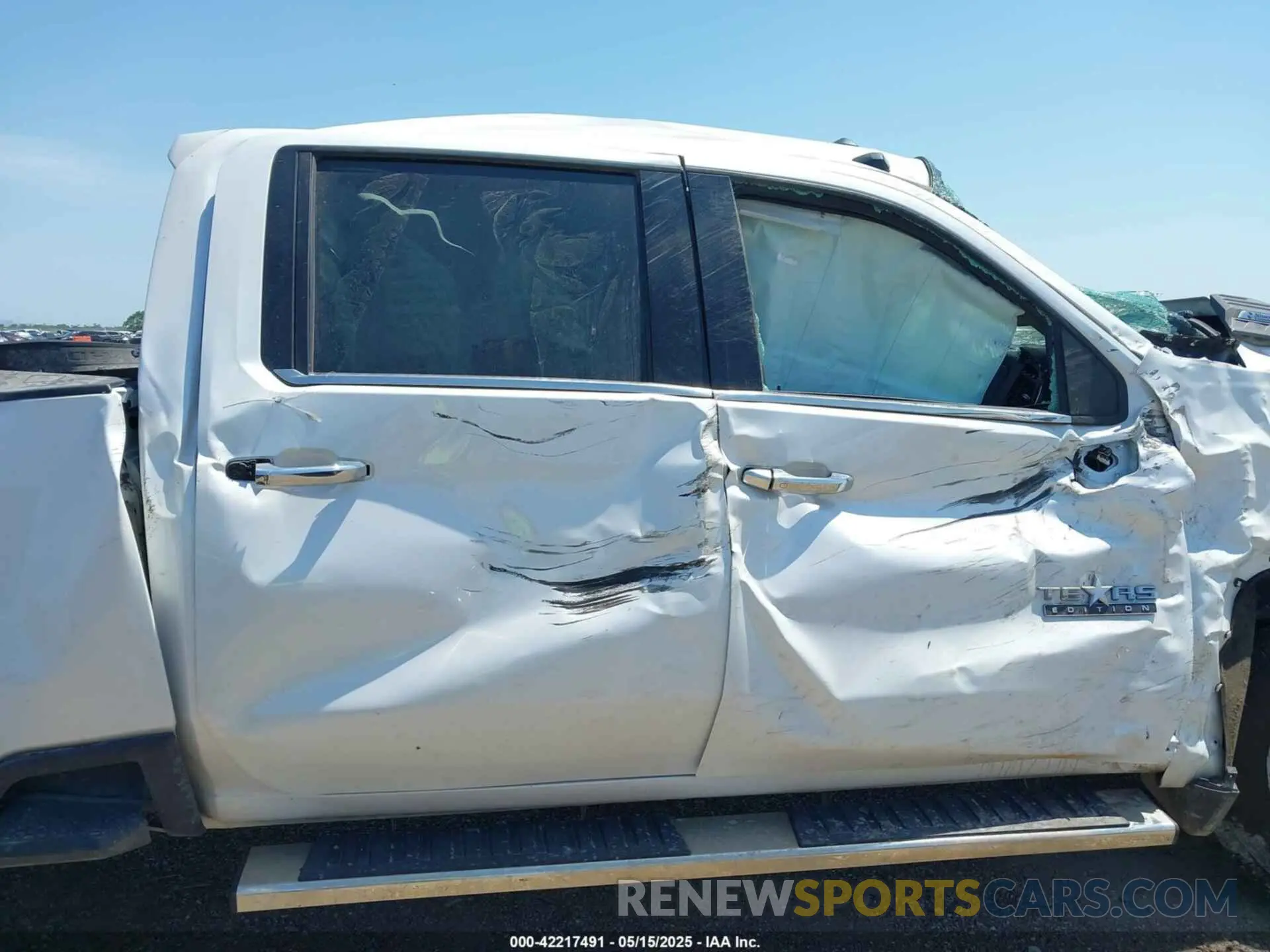 12 Photograph of a damaged car 1GC4YUEY0RF196337 CHEVROLET SILVERADO 3500HD 2024