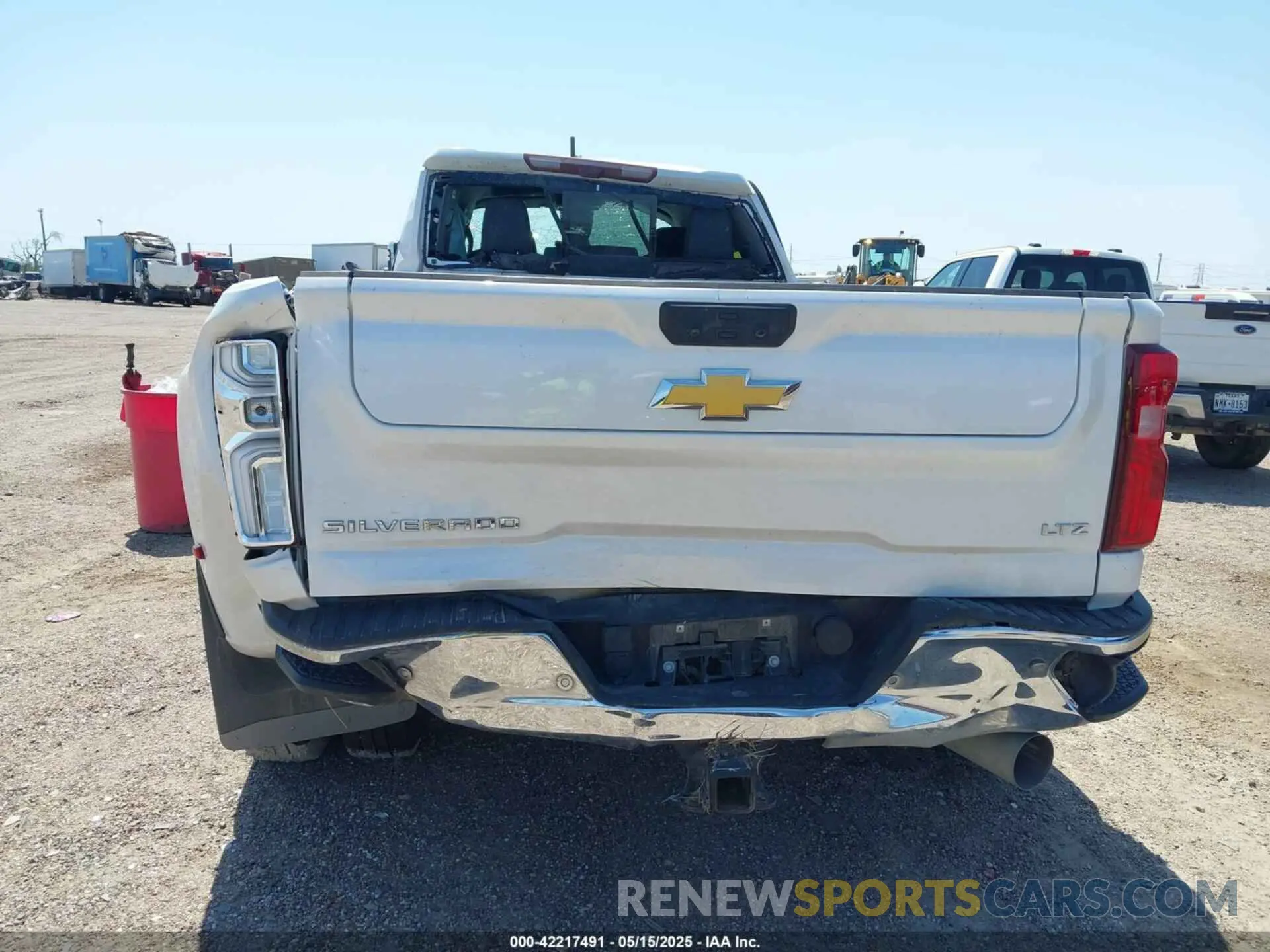 14 Photograph of a damaged car 1GC4YUEY0RF196337 CHEVROLET SILVERADO 3500HD 2024
