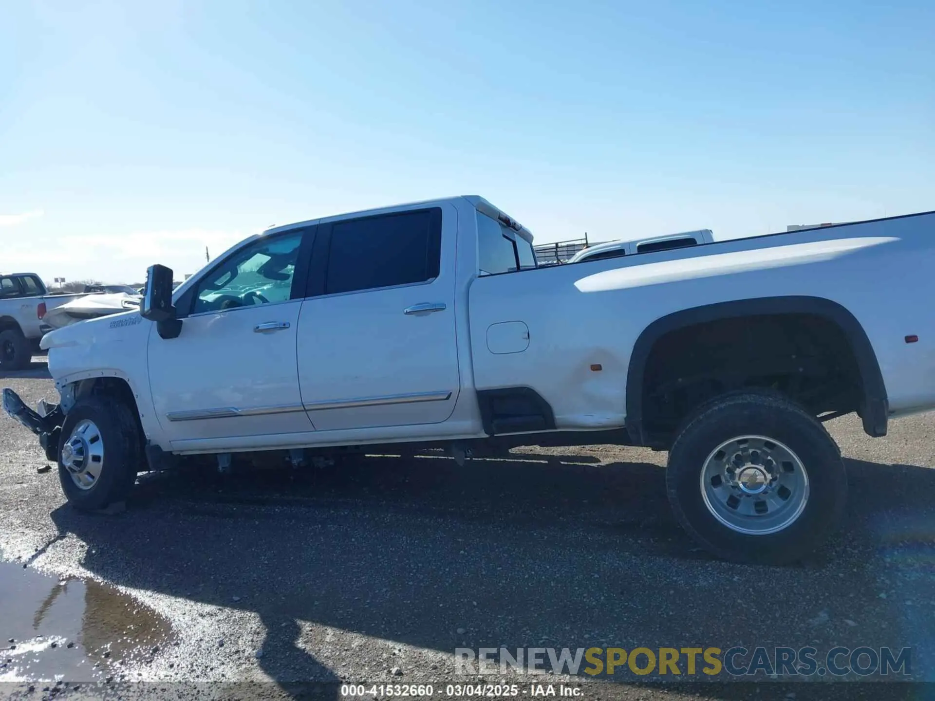 17 Photograph of a damaged car 1GC4YVE75RF314962 CHEVROLET SILVERADO 3500HD 2024