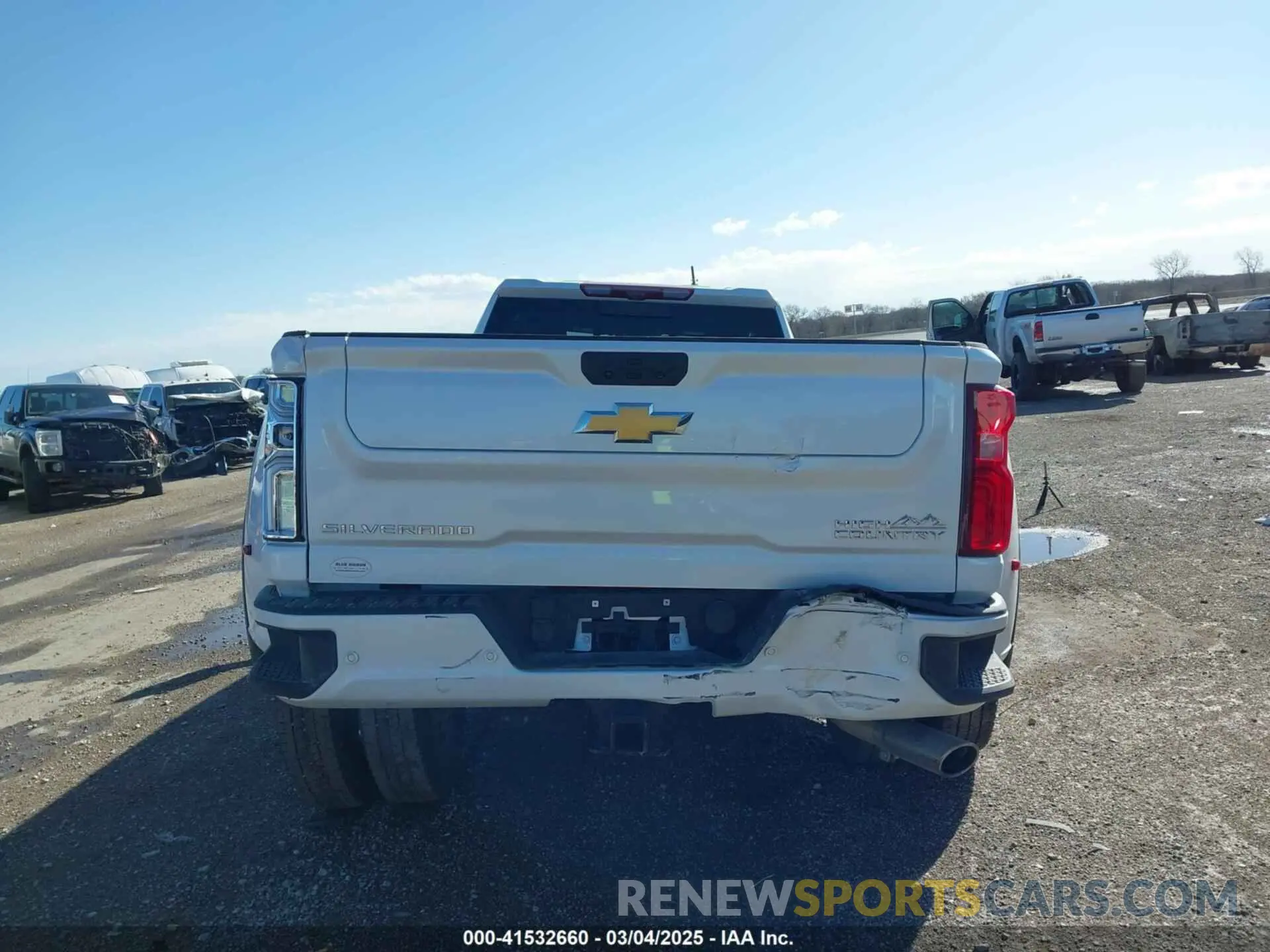 18 Photograph of a damaged car 1GC4YVE75RF314962 CHEVROLET SILVERADO 3500HD 2024