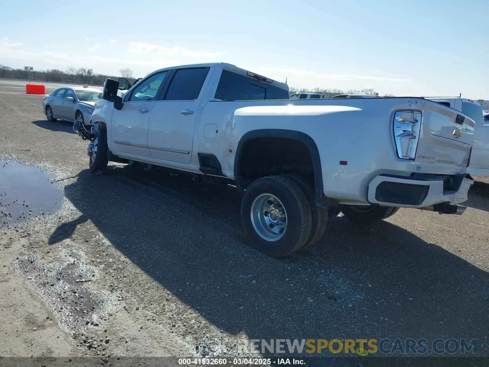 3 Photograph of a damaged car 1GC4YVE75RF314962 CHEVROLET SILVERADO 3500HD 2024