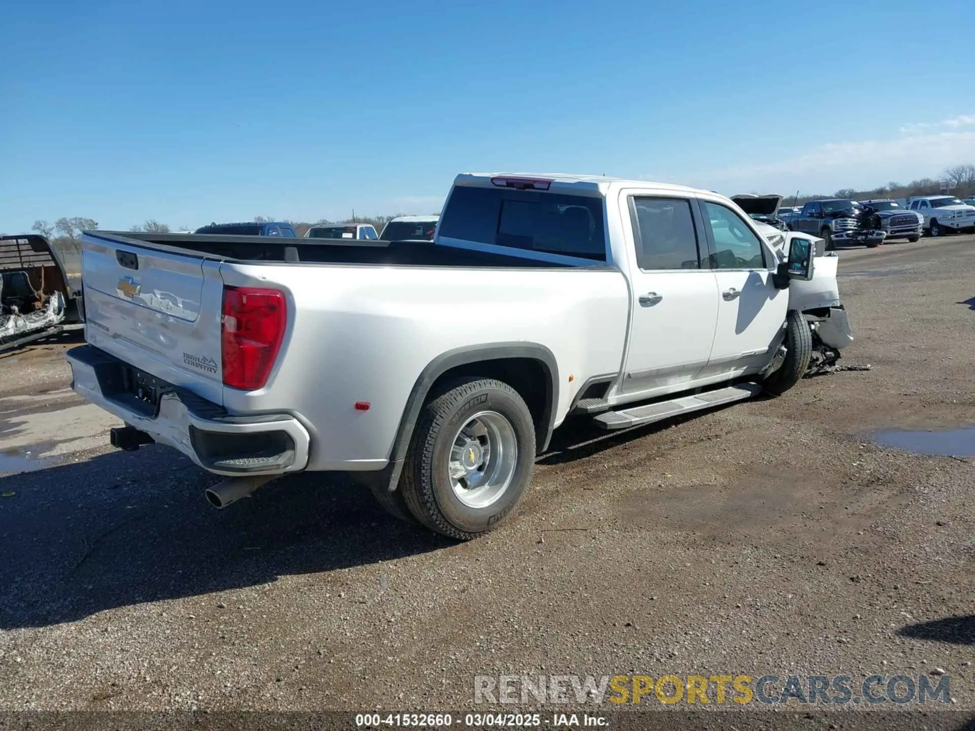 4 Photograph of a damaged car 1GC4YVE75RF314962 CHEVROLET SILVERADO 3500HD 2024