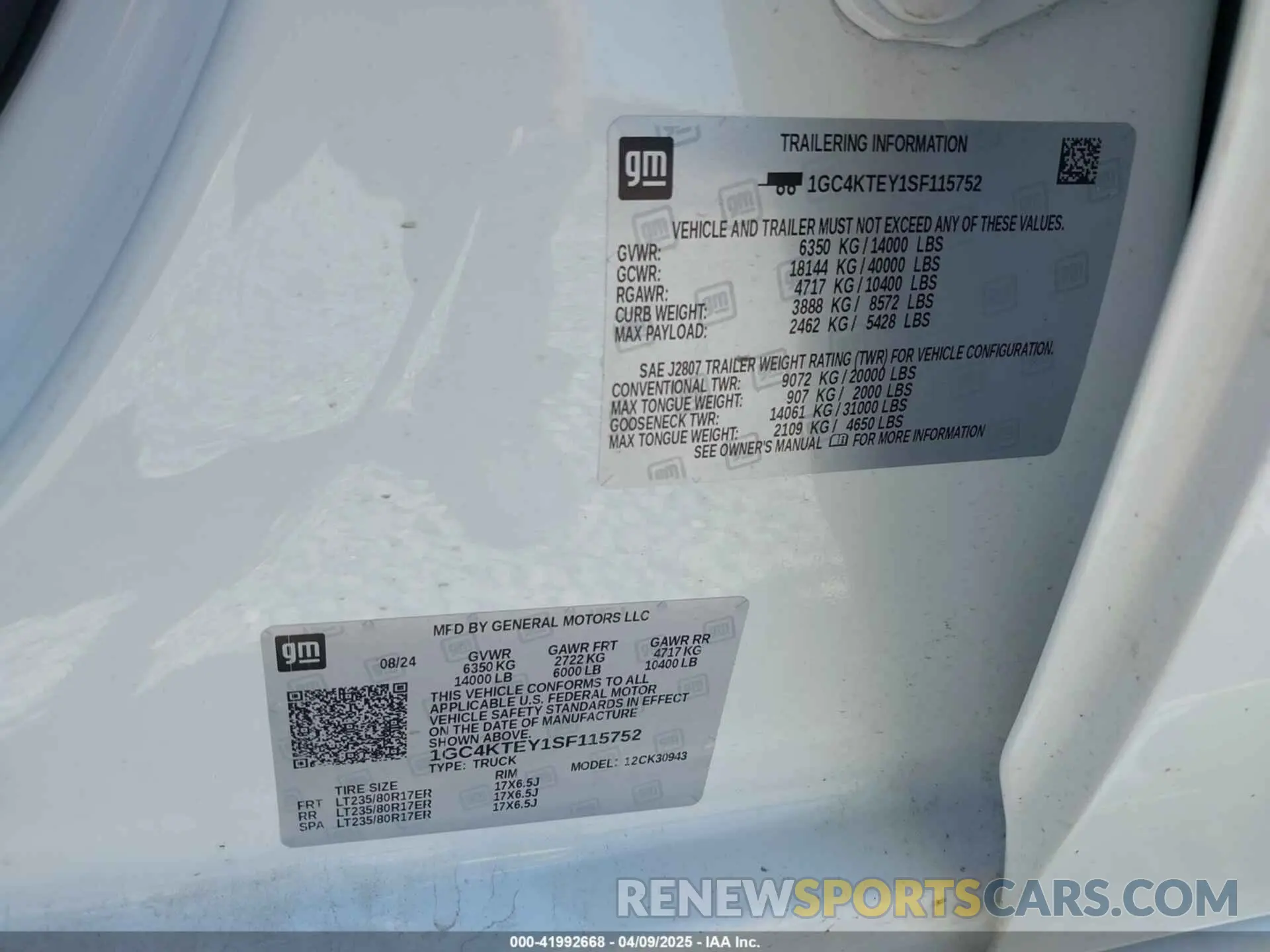 8 Photograph of a damaged car 1GC4KTEY1SF115752 CHEVROLET SILVERADO 3500HD 2025