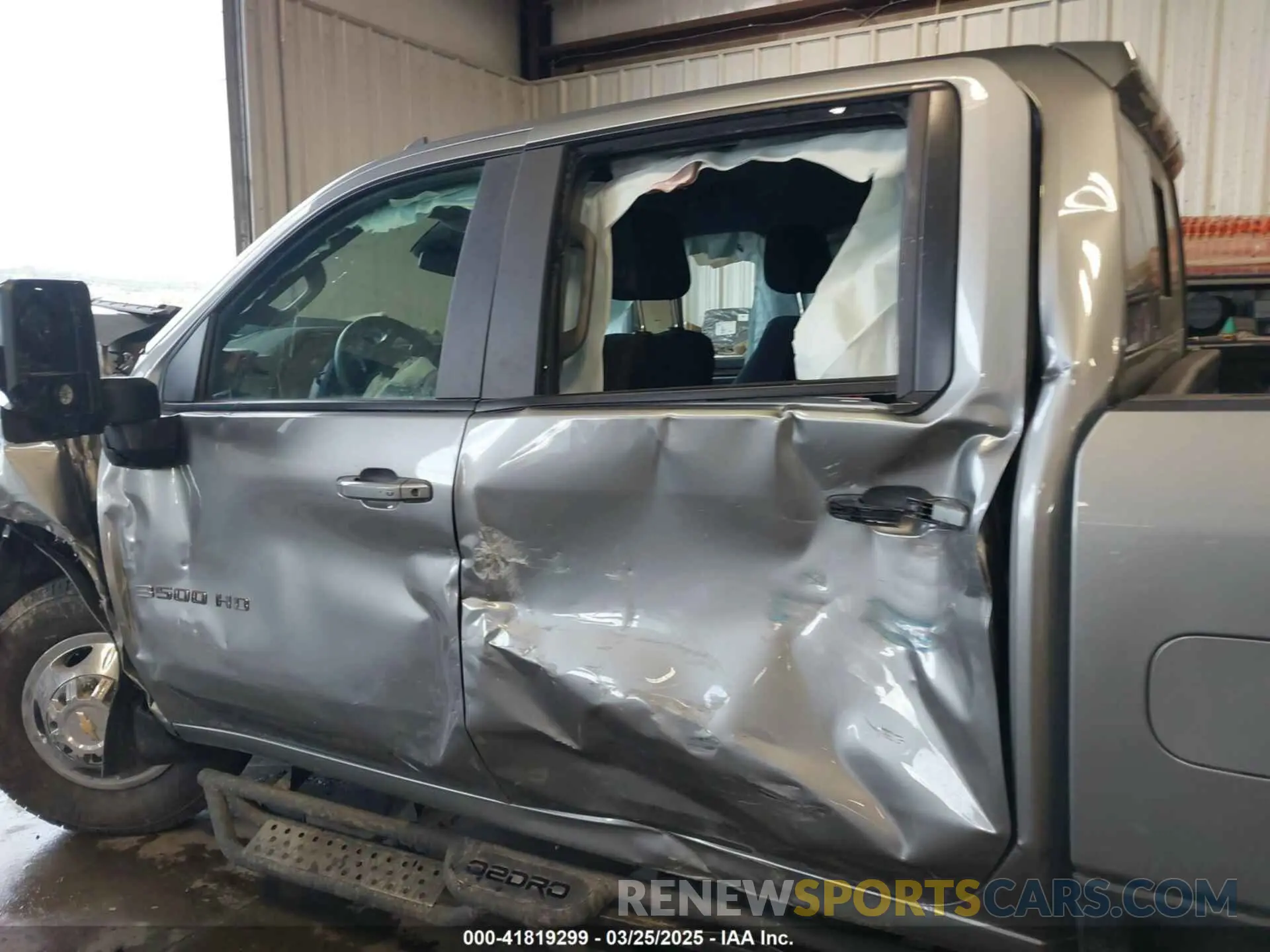 13 Photograph of a damaged car 1GC4KTEY5SF151119 CHEVROLET SILVERADO 3500HD 2025