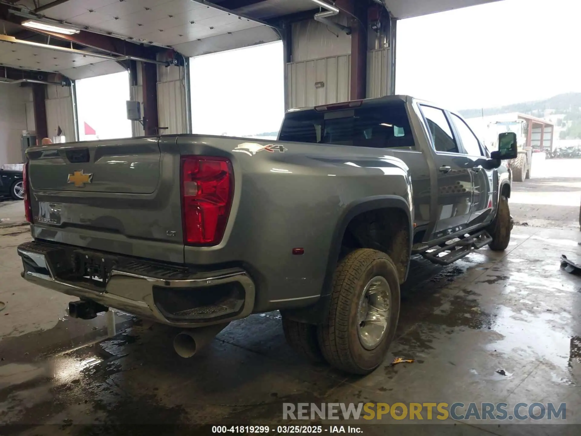 4 Photograph of a damaged car 1GC4KTEY5SF151119 CHEVROLET SILVERADO 3500HD 2025