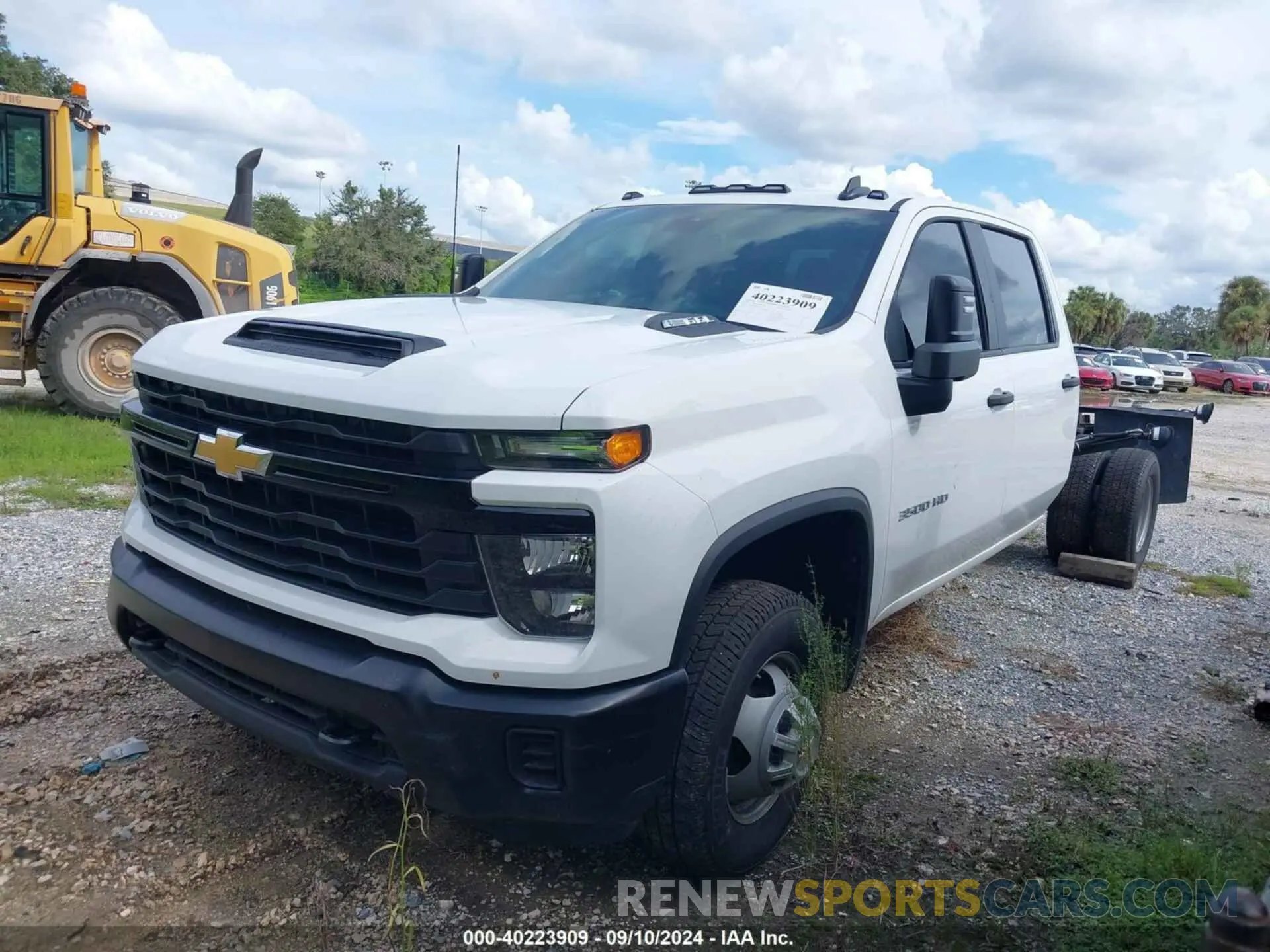 2 Photograph of a damaged car 1GB4WRE70RF358949 CHEVROLET SILVERADO 3500HD CC 2024