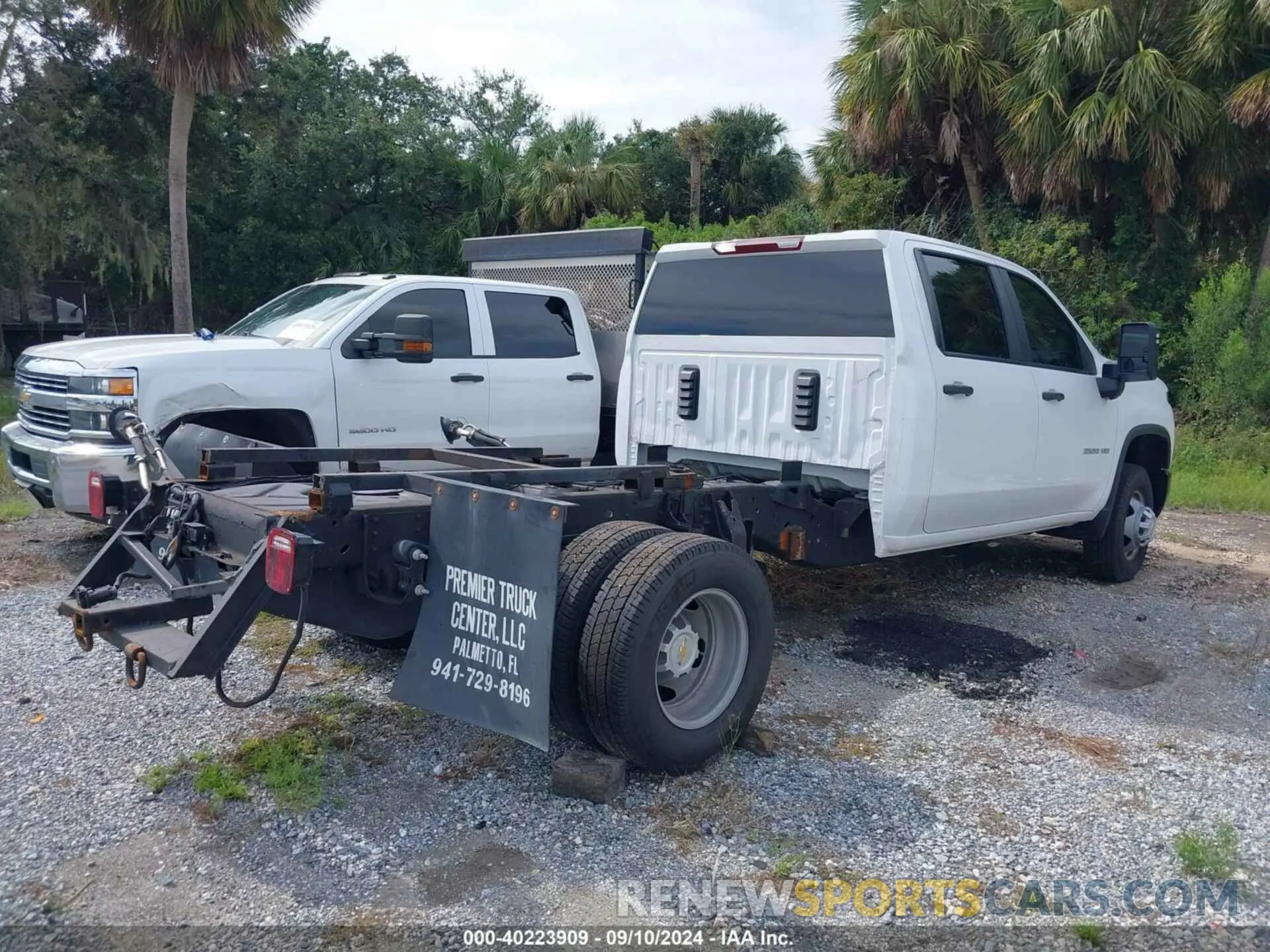 4 Photograph of a damaged car 1GB4WRE70RF358949 CHEVROLET SILVERADO 3500HD CC 2024