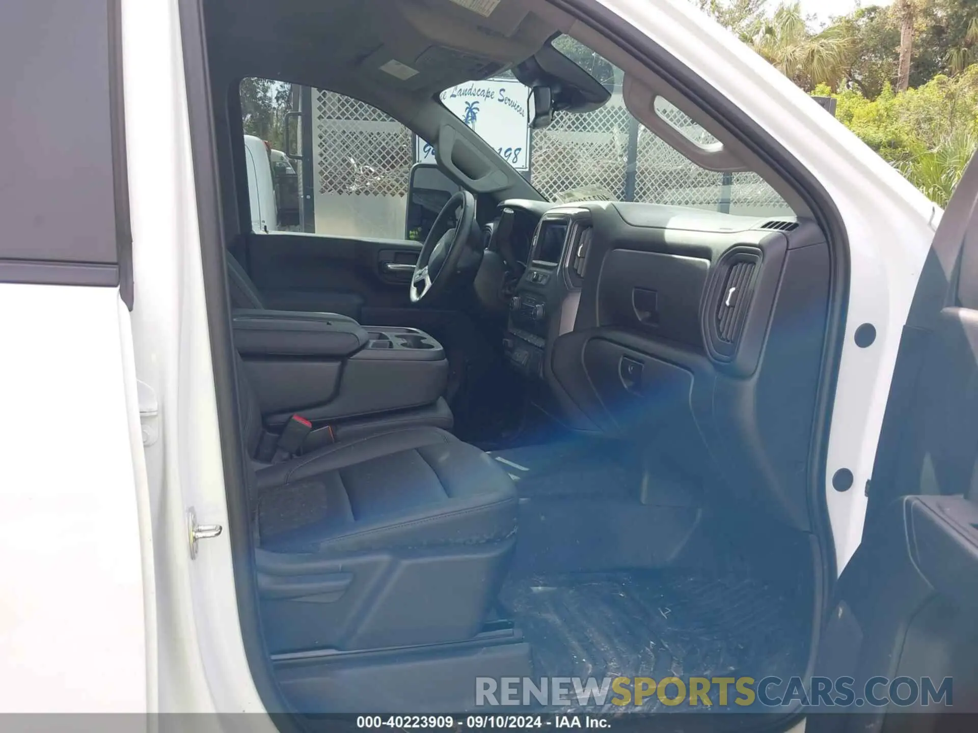 5 Photograph of a damaged car 1GB4WRE70RF358949 CHEVROLET SILVERADO 3500HD CC 2024