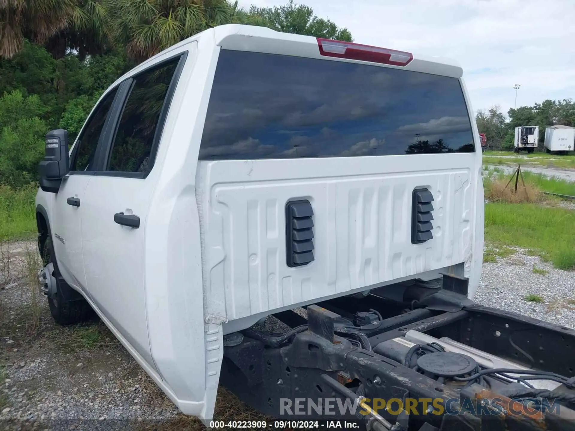 8 Photograph of a damaged car 1GB4WRE70RF358949 CHEVROLET SILVERADO 3500HD CC 2024