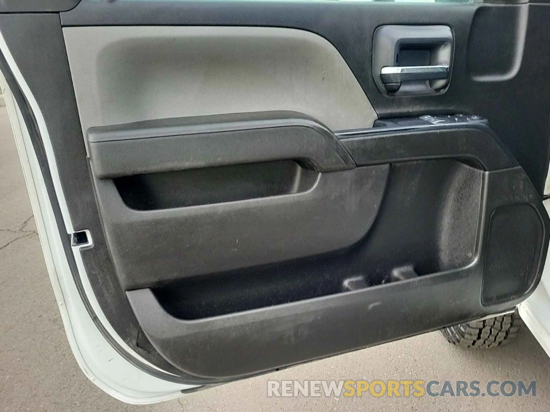 28 Photograph of a damaged car 1GB3CVCY4KF192045 CHEVROLET SILVERADO 3500HD CHASSIS 2019