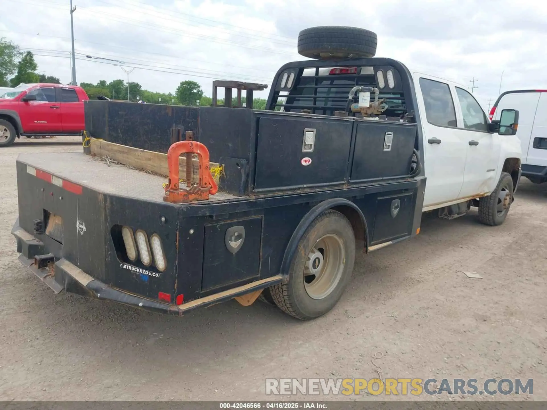 4 Photograph of a damaged car 1GB4KVCY1KF160662 CHEVROLET SILVERADO 3500HD CHASSIS 2019