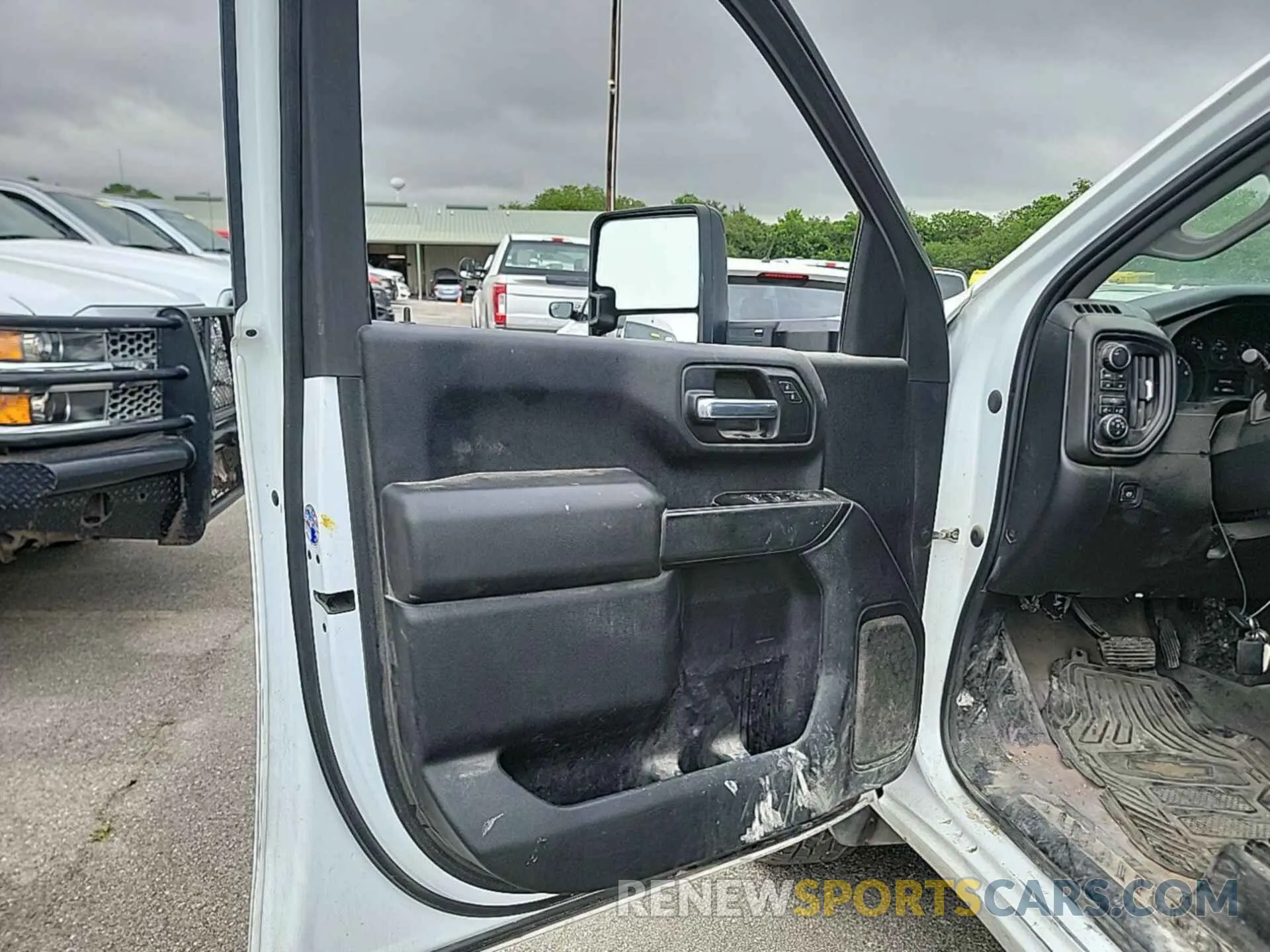 17 Photograph of a damaged car 1GB4YSEY5LF252451 CHEVROLET SILVERADO 3500HD CHASSIS 2020