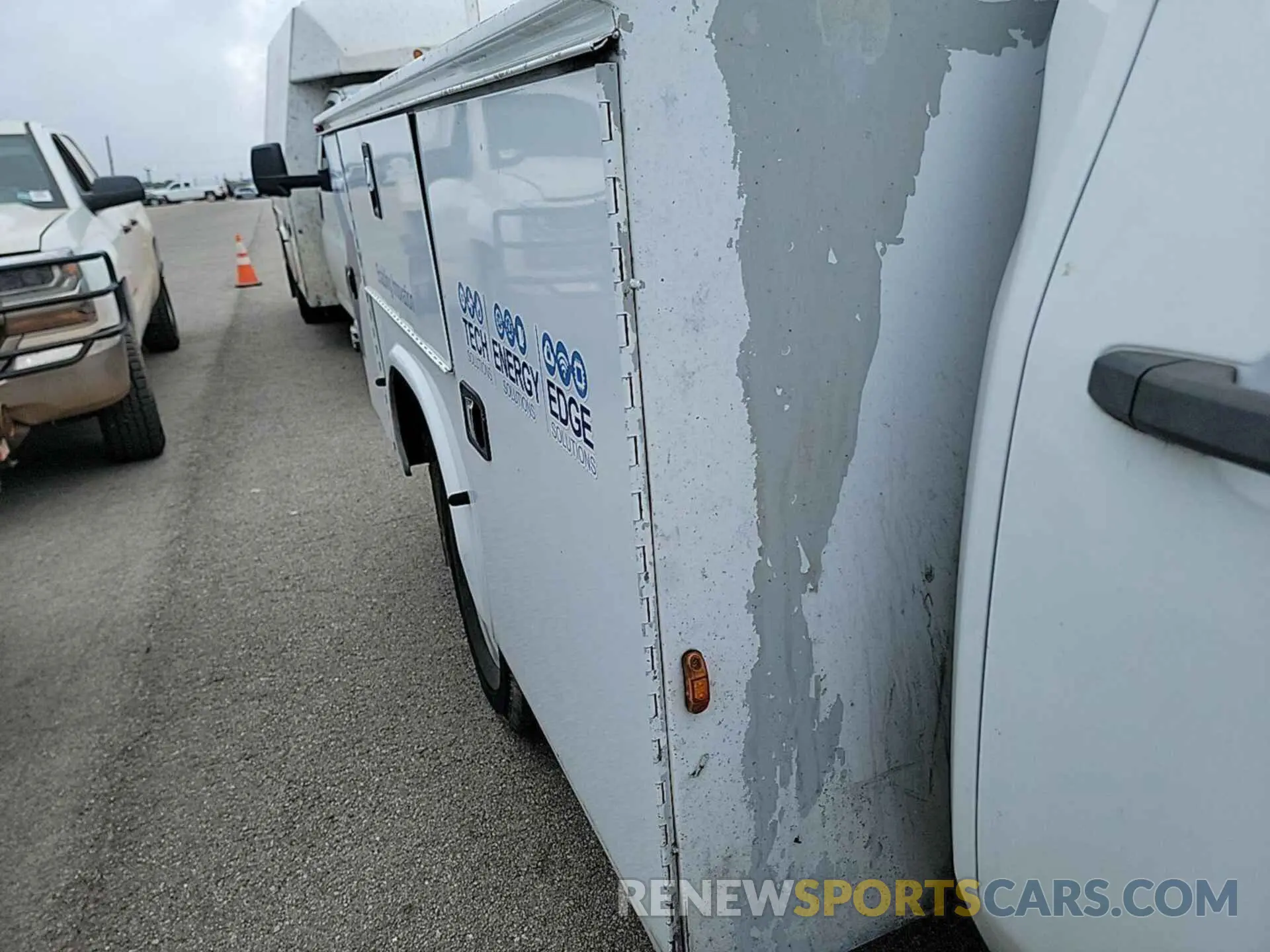 31 Photograph of a damaged car 1GB4YSEY5LF252451 CHEVROLET SILVERADO 3500HD CHASSIS 2020
