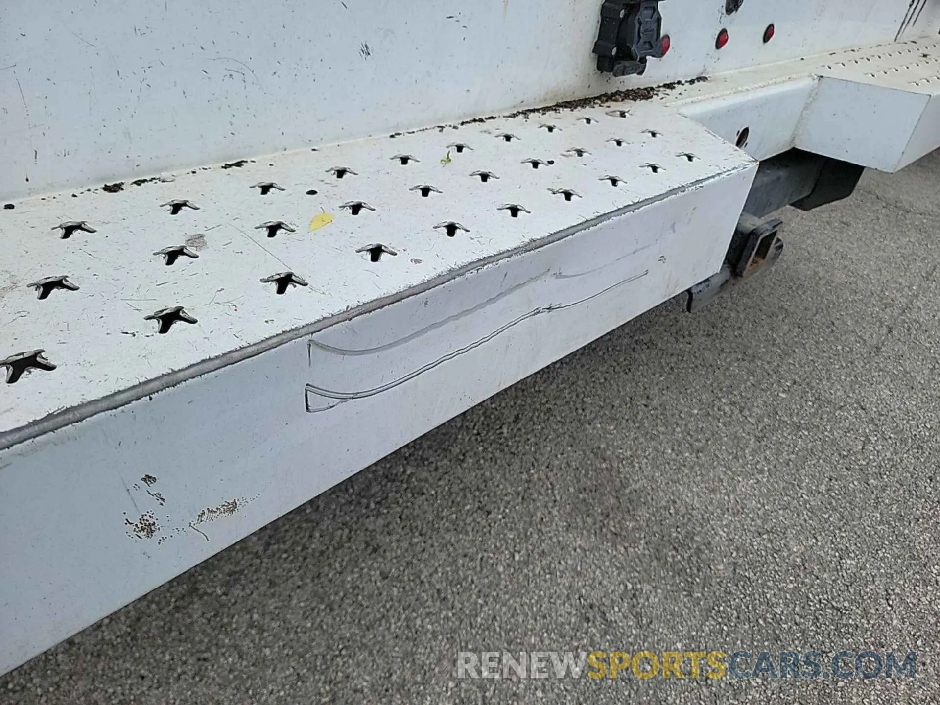 33 Photograph of a damaged car 1GB4YSEY5LF252451 CHEVROLET SILVERADO 3500HD CHASSIS 2020