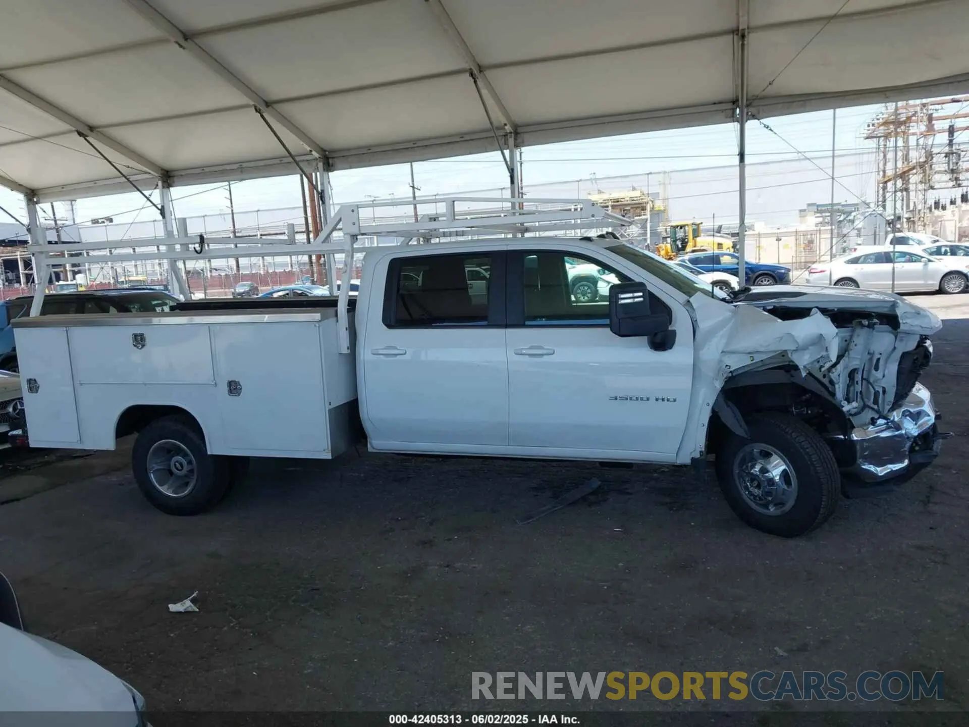 13 Photograph of a damaged car 1GB4YTE72NF100675 CHEVROLET SILVERADO 3500HD CHASSIS 2022