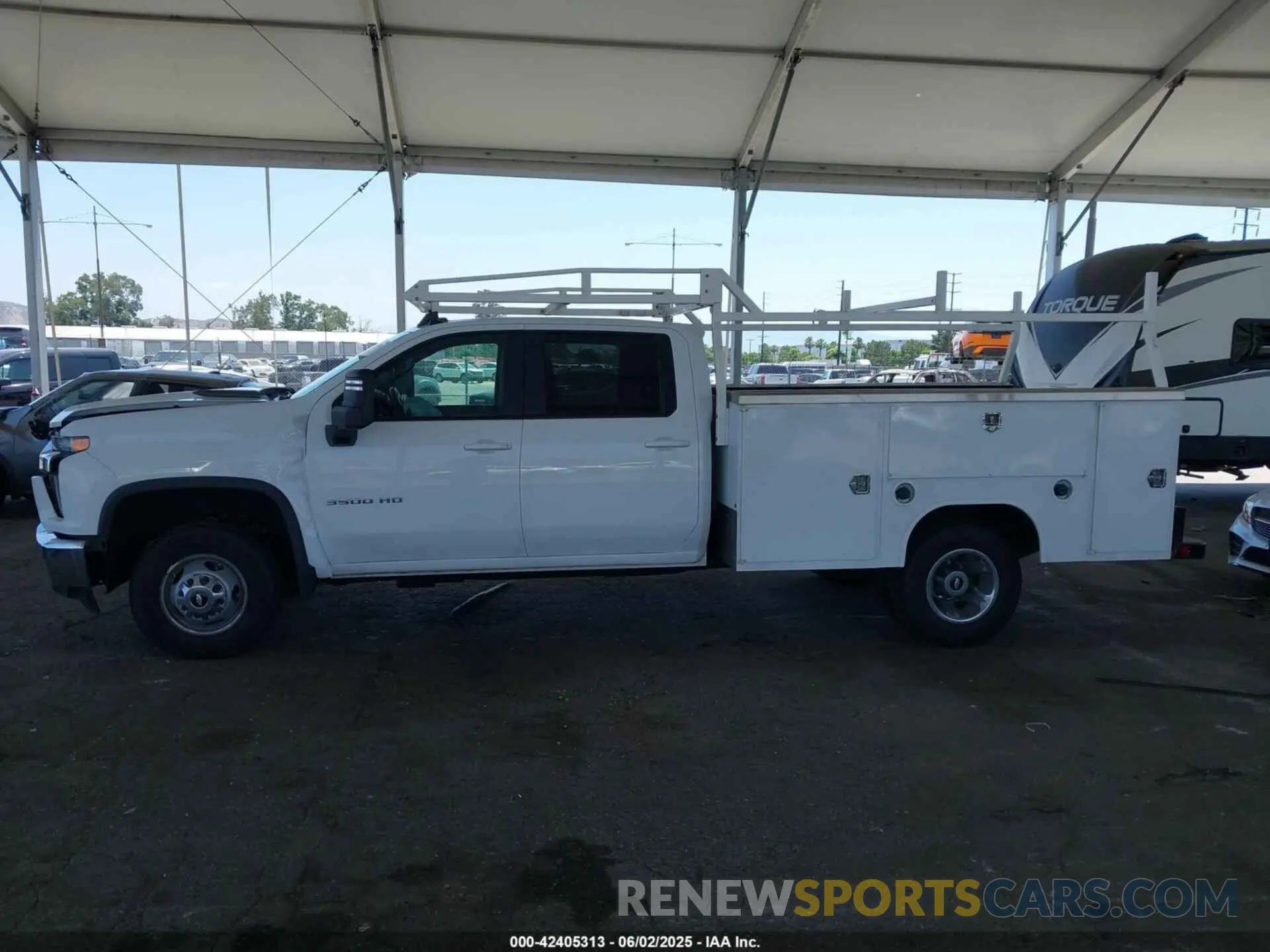 14 Photograph of a damaged car 1GB4YTE72NF100675 CHEVROLET SILVERADO 3500HD CHASSIS 2022