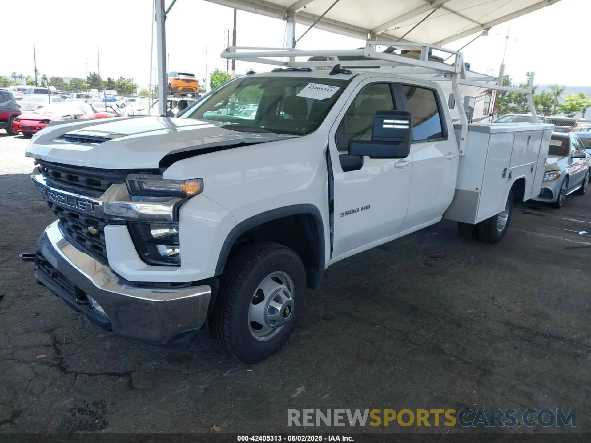 2 Photograph of a damaged car 1GB4YTE72NF100675 CHEVROLET SILVERADO 3500HD CHASSIS 2022