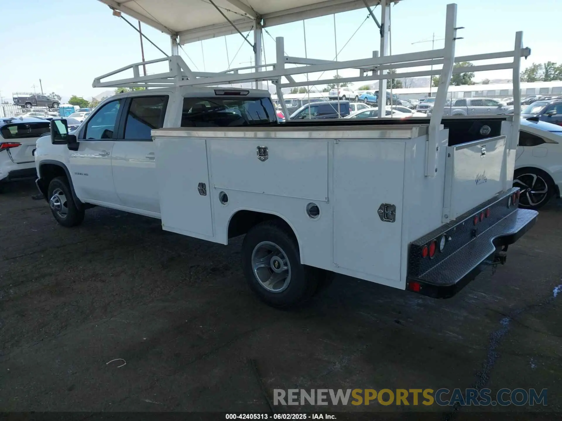 3 Photograph of a damaged car 1GB4YTE72NF100675 CHEVROLET SILVERADO 3500HD CHASSIS 2022