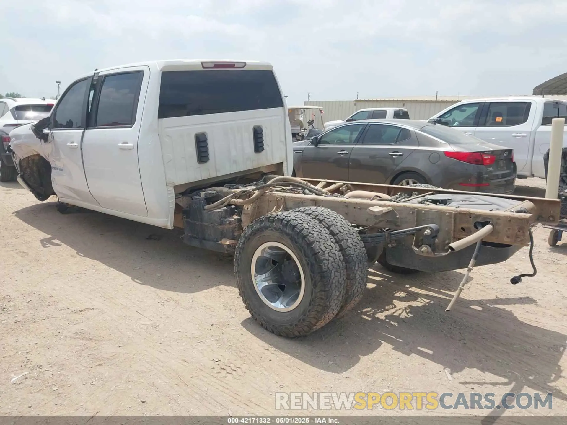 3 Photograph of a damaged car 1GB4YTEY0NF112719 CHEVROLET SILVERADO 3500HD CHASSIS 2022