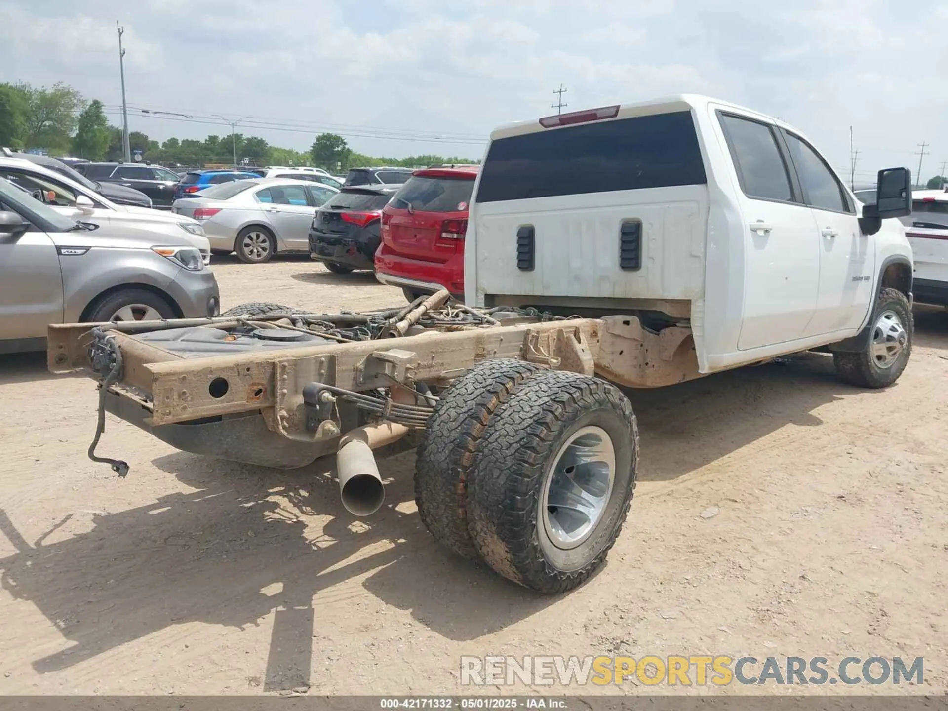 4 Photograph of a damaged car 1GB4YTEY0NF112719 CHEVROLET SILVERADO 3500HD CHASSIS 2022
