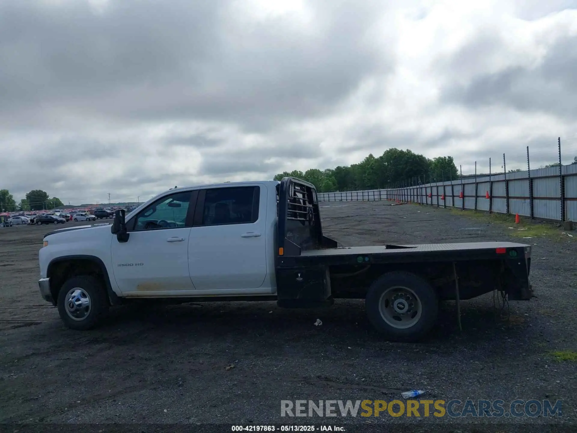17 Photograph of a damaged car 1GB4YTEY8NF244577 CHEVROLET SILVERADO 3500HD CHASSIS 2022