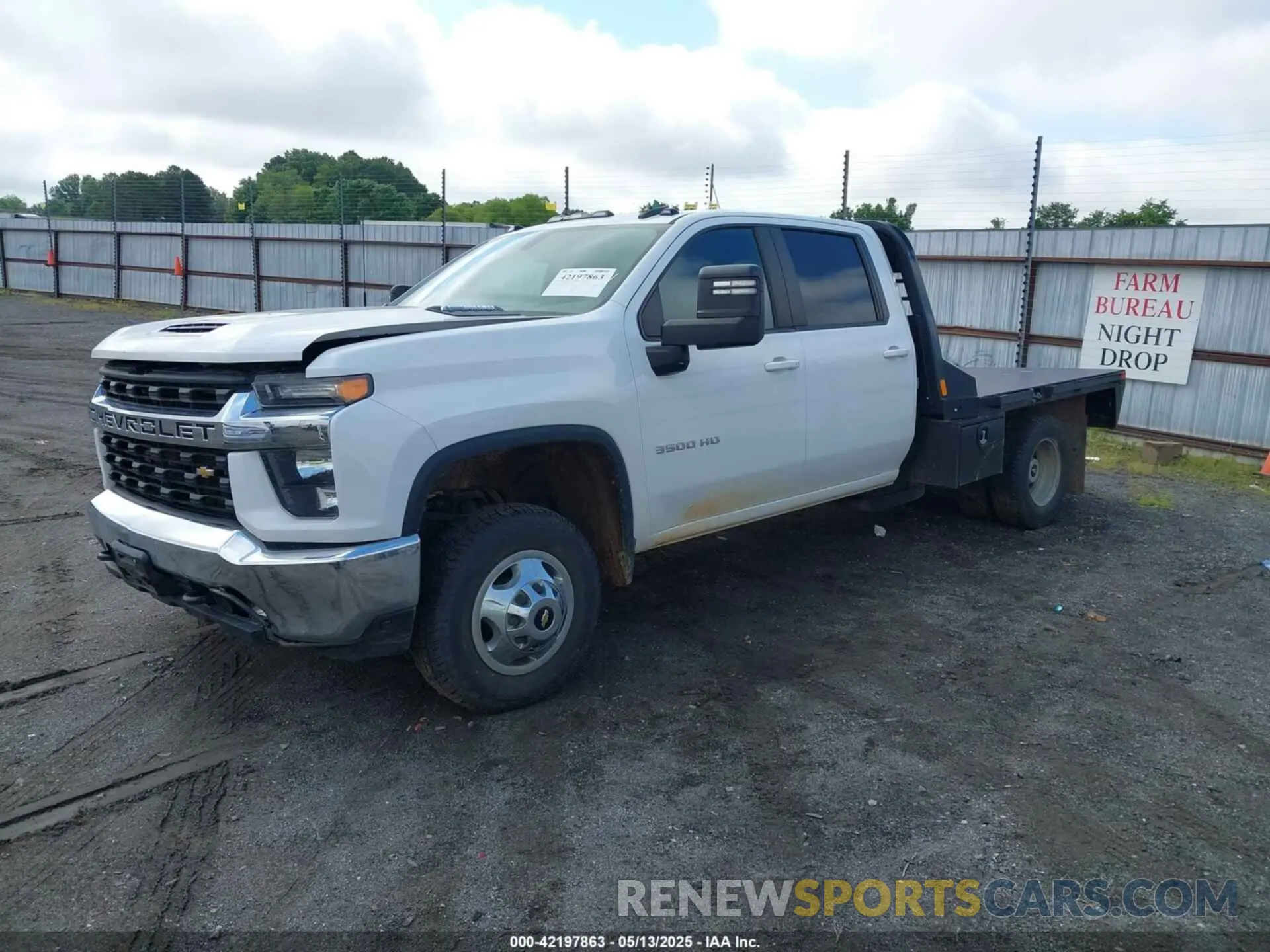 2 Photograph of a damaged car 1GB4YTEY8NF244577 CHEVROLET SILVERADO 3500HD CHASSIS 2022