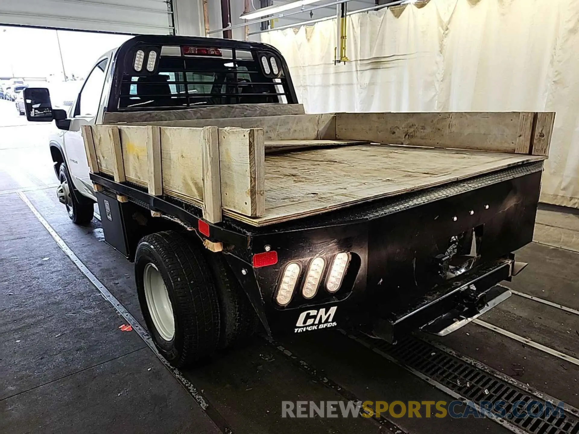 4 Photograph of a damaged car 1GB3WRE7XPF158394 CHEVROLET SILVERADO 3500HD CHASSIS 2023