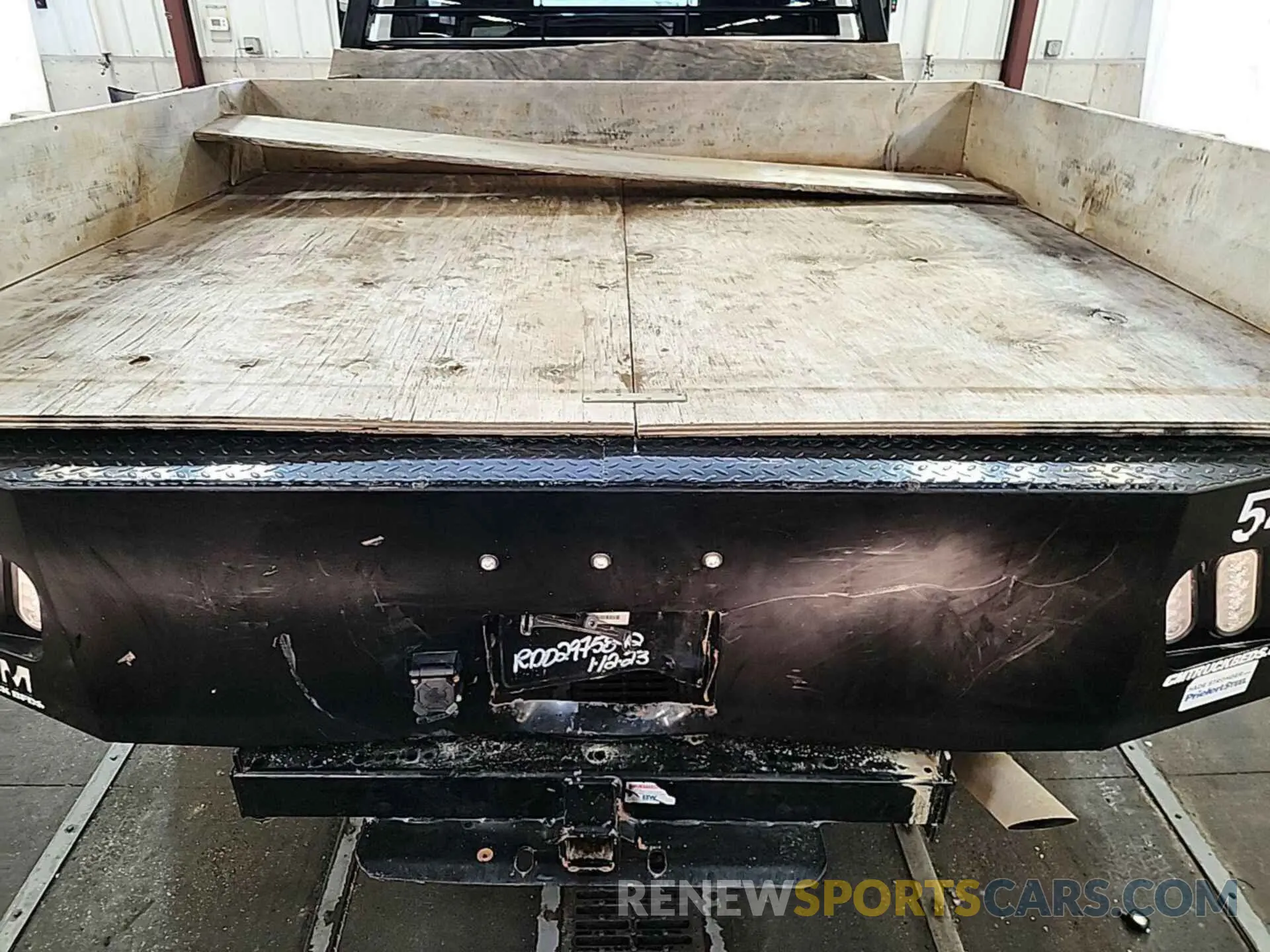 5 Photograph of a damaged car 1GB3WRE7XPF158394 CHEVROLET SILVERADO 3500HD CHASSIS 2023