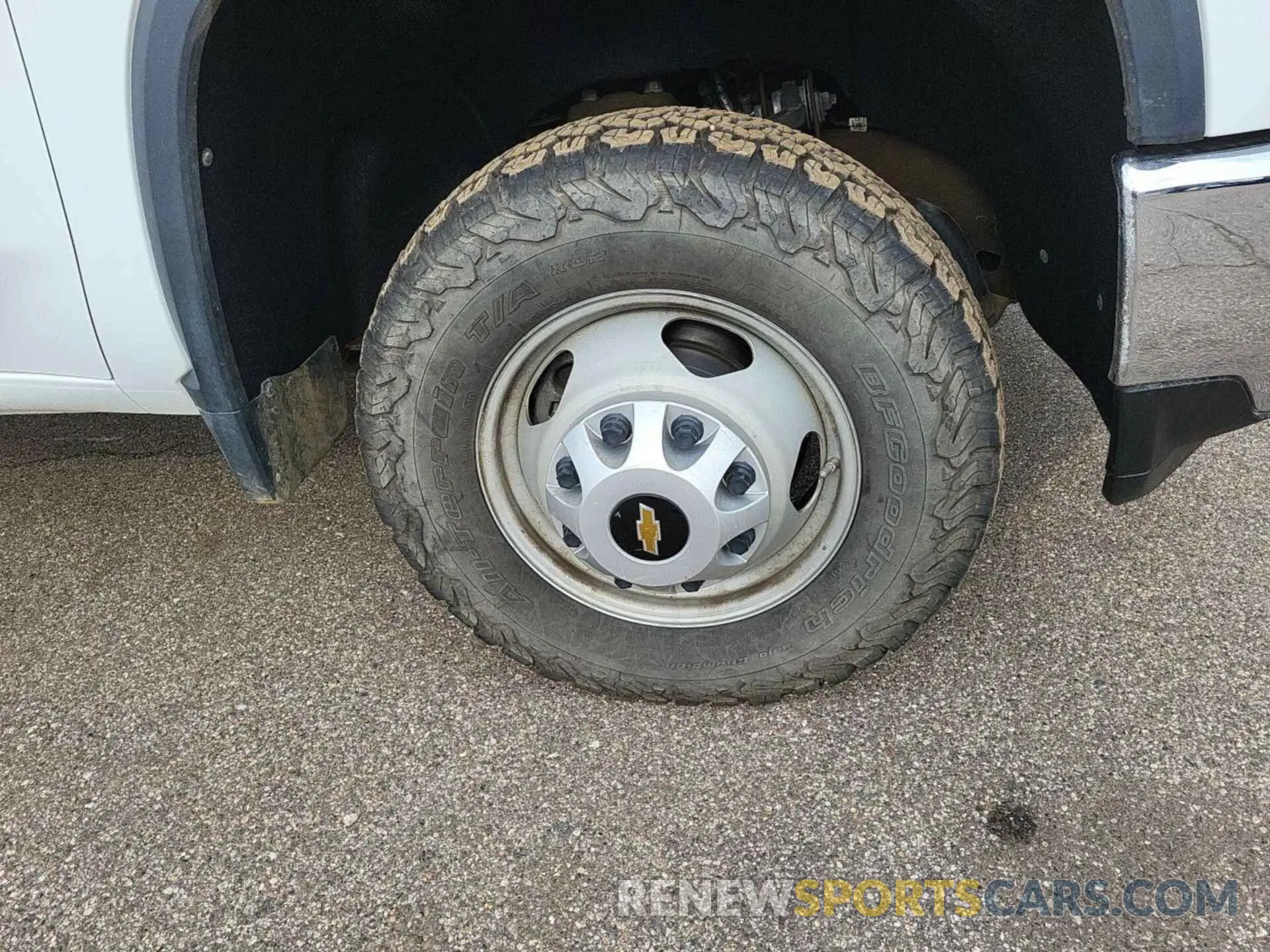 8 Photograph of a damaged car 1GB3YSE70PF217762 CHEVROLET SILVERADO 3500HD CHASSIS 2023