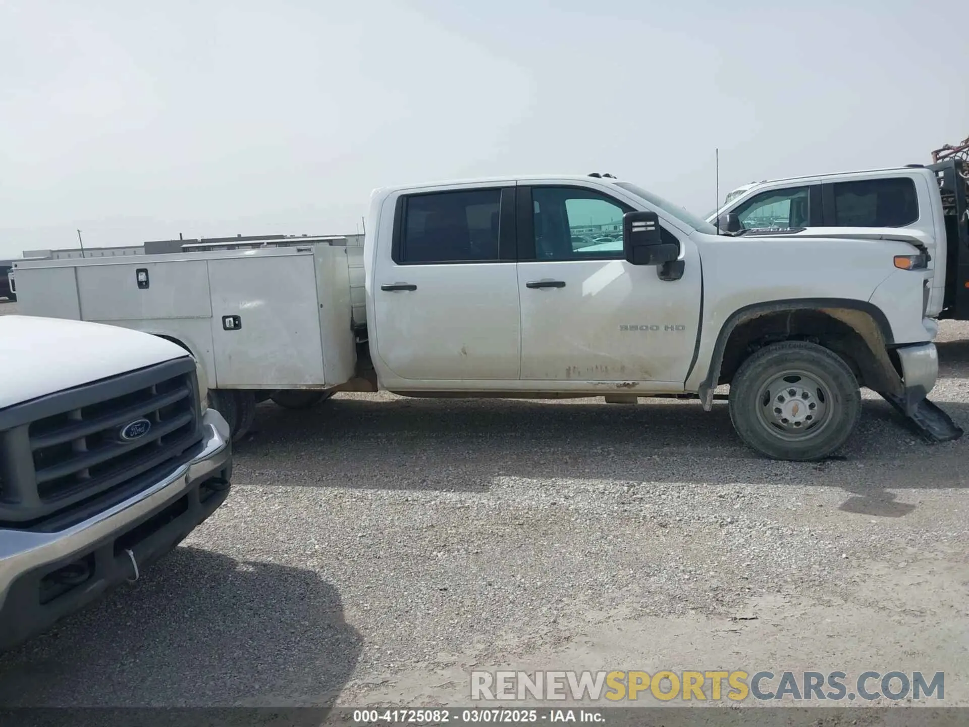13 Photograph of a damaged car 1GB4YSE73RF185025 CHEVROLET SILVERADO 3500HD CHASSIS 2024