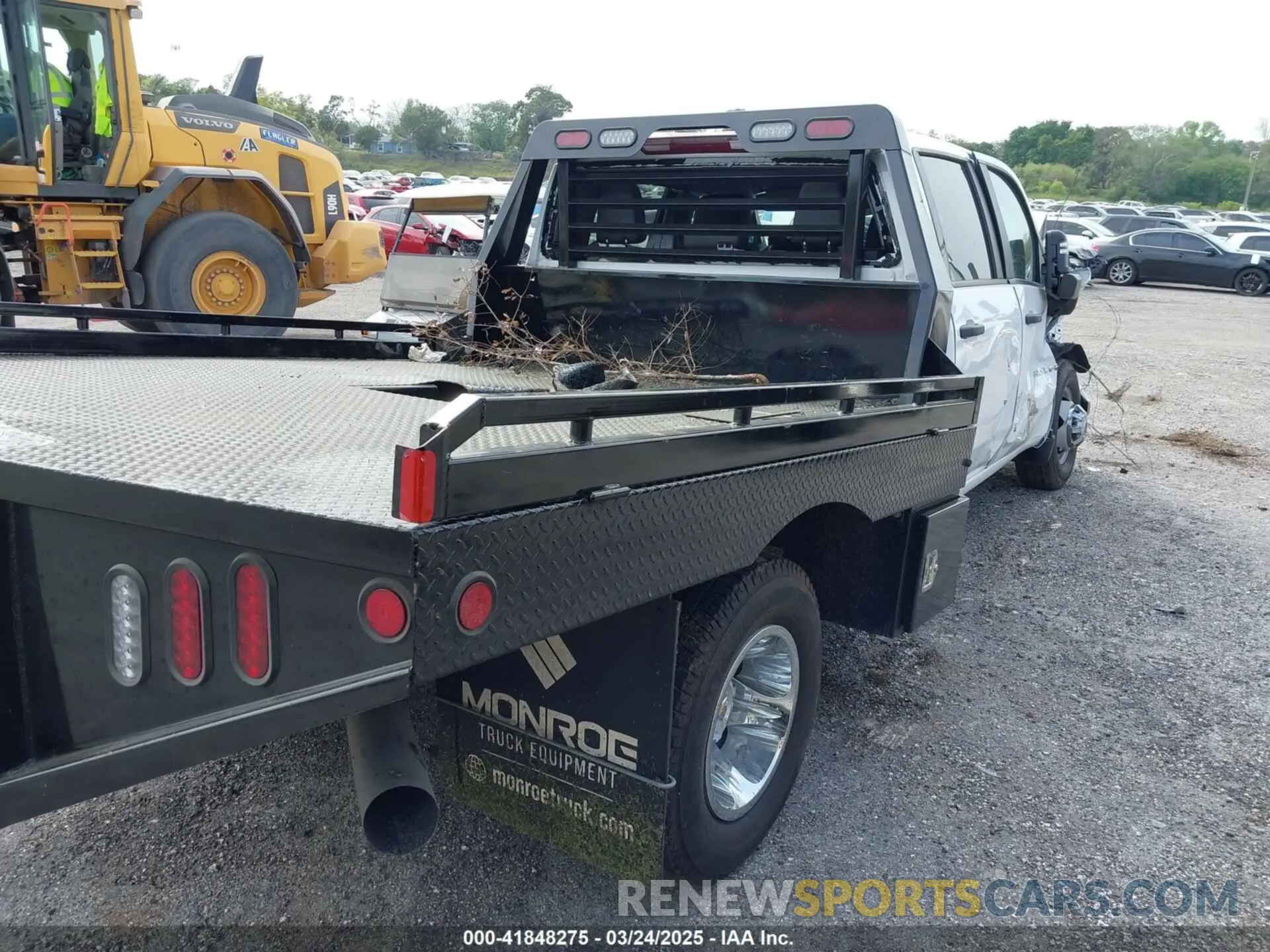 4 Photograph of a damaged car 1GB4YSEY6RF354883 CHEVROLET SILVERADO 3500HD CHASSIS 2024
