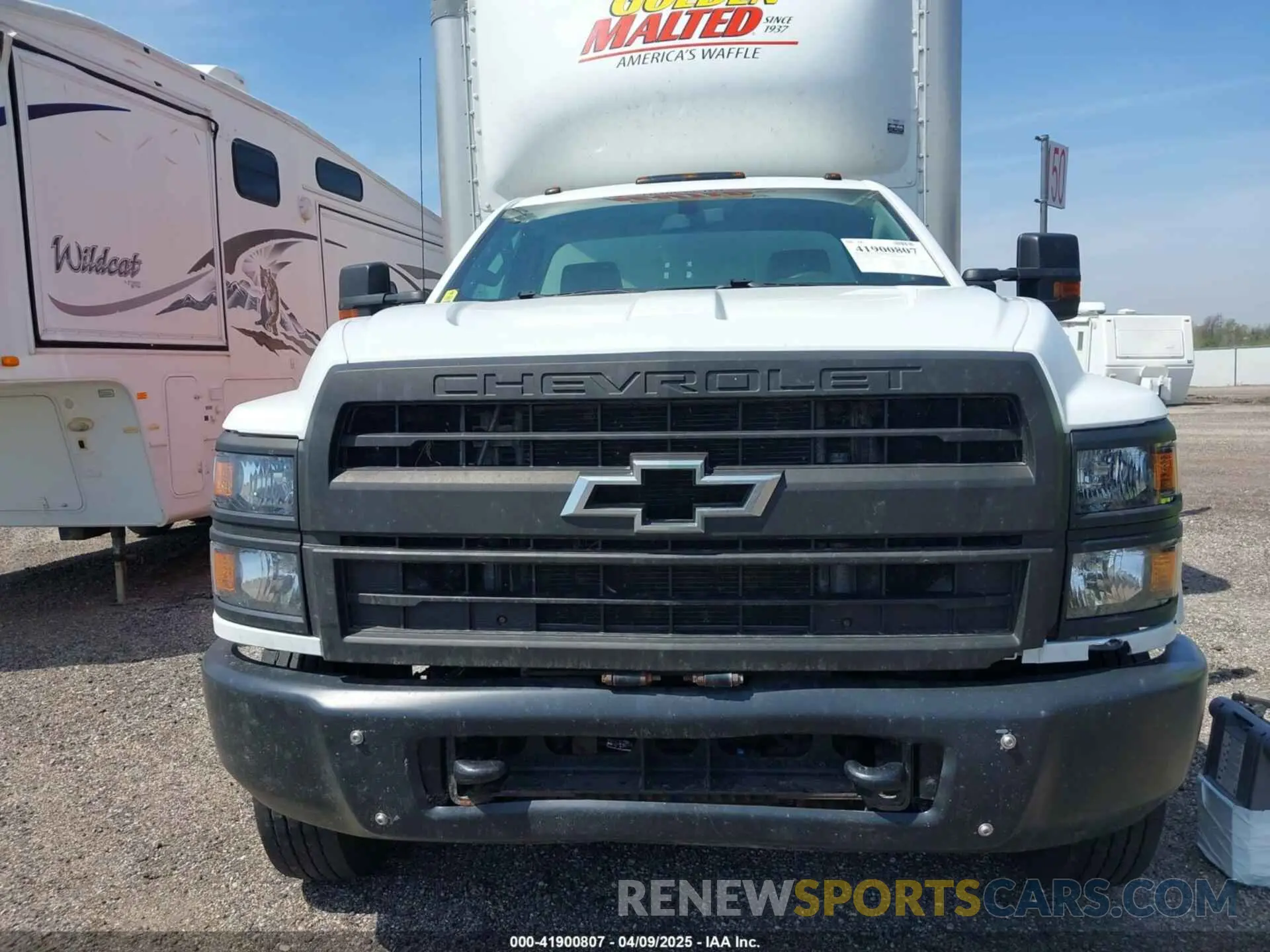11 Photograph of a damaged car 1HTKHPVM8KH660137 CHEVROLET SILVERADO 4500HD 2019