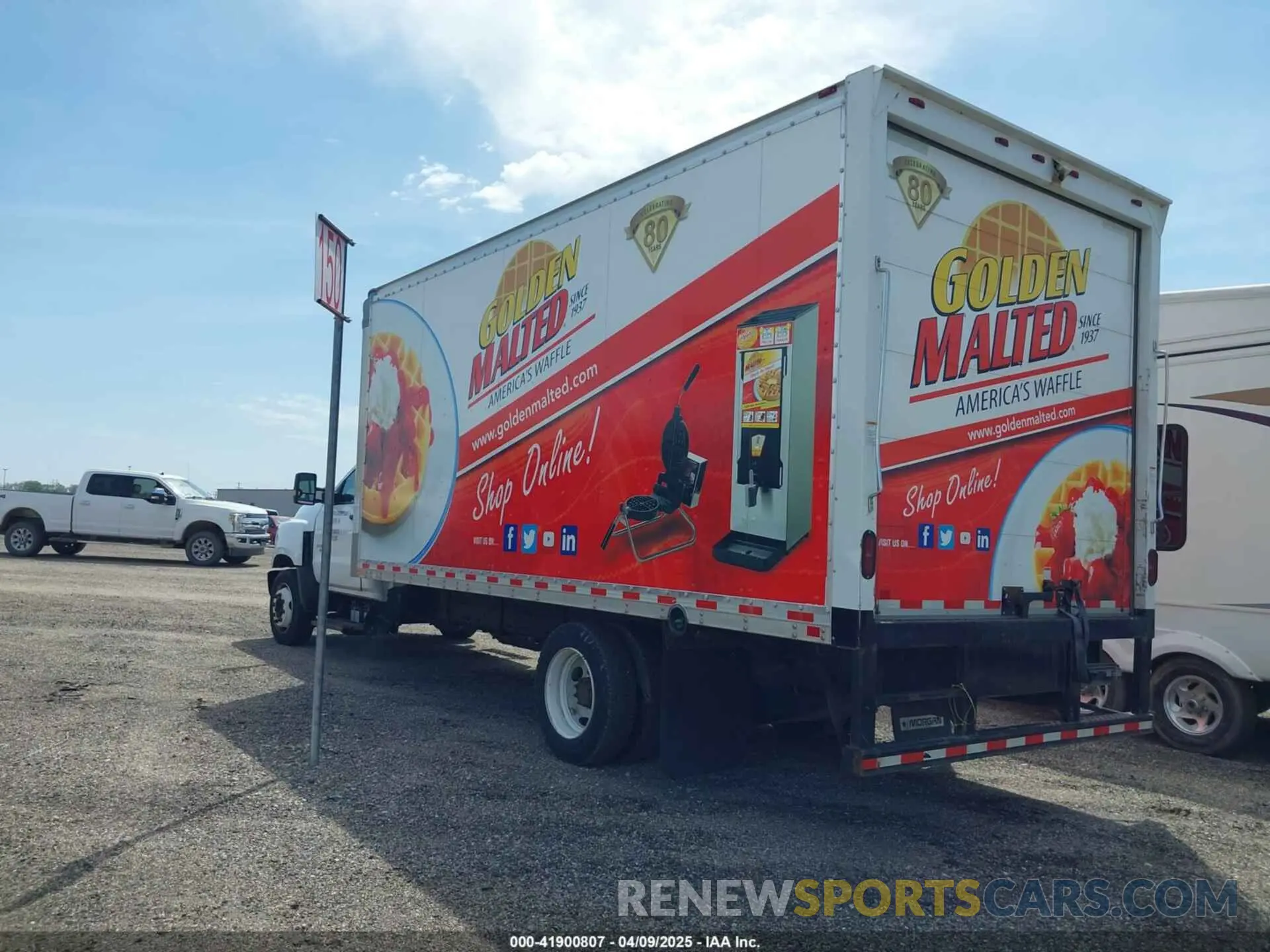 3 Photograph of a damaged car 1HTKHPVM8KH660137 CHEVROLET SILVERADO 4500HD 2019