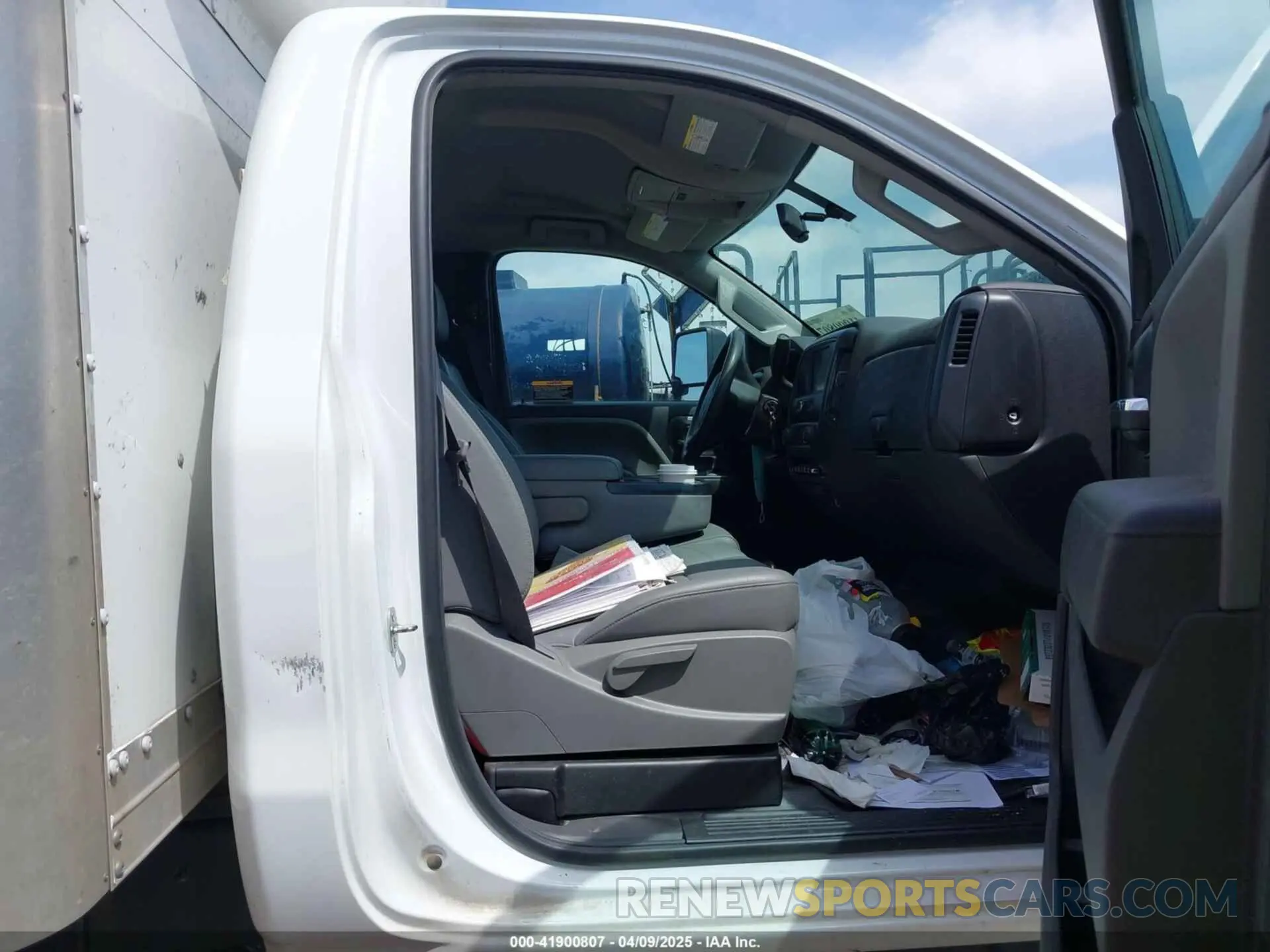 7 Photograph of a damaged car 1HTKHPVM8KH660137 CHEVROLET SILVERADO 4500HD 2019