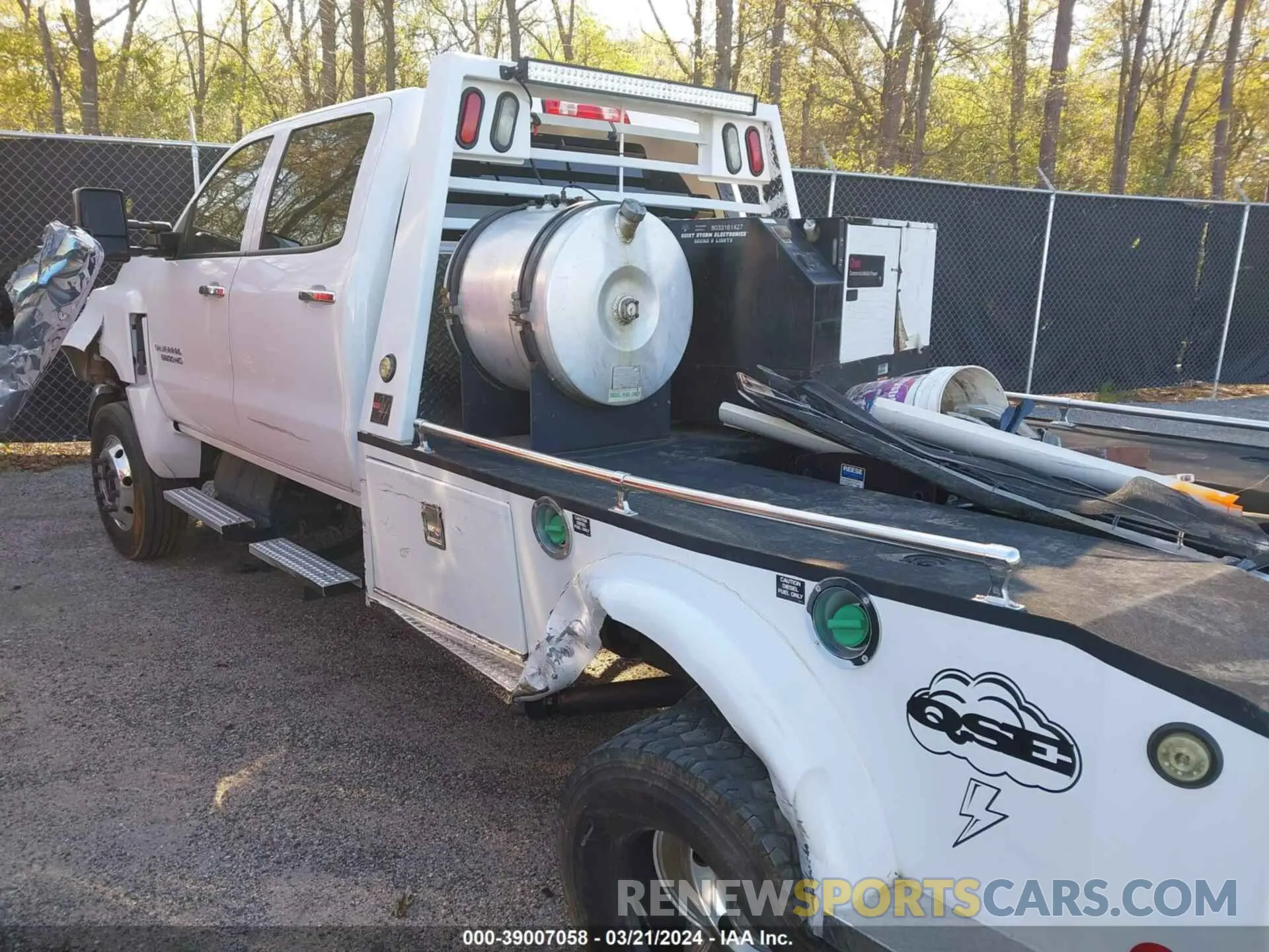 15 Photograph of a damaged car 1HTKJPVK7KH863619 CHEVROLET SILVERADO 4500HD 2019