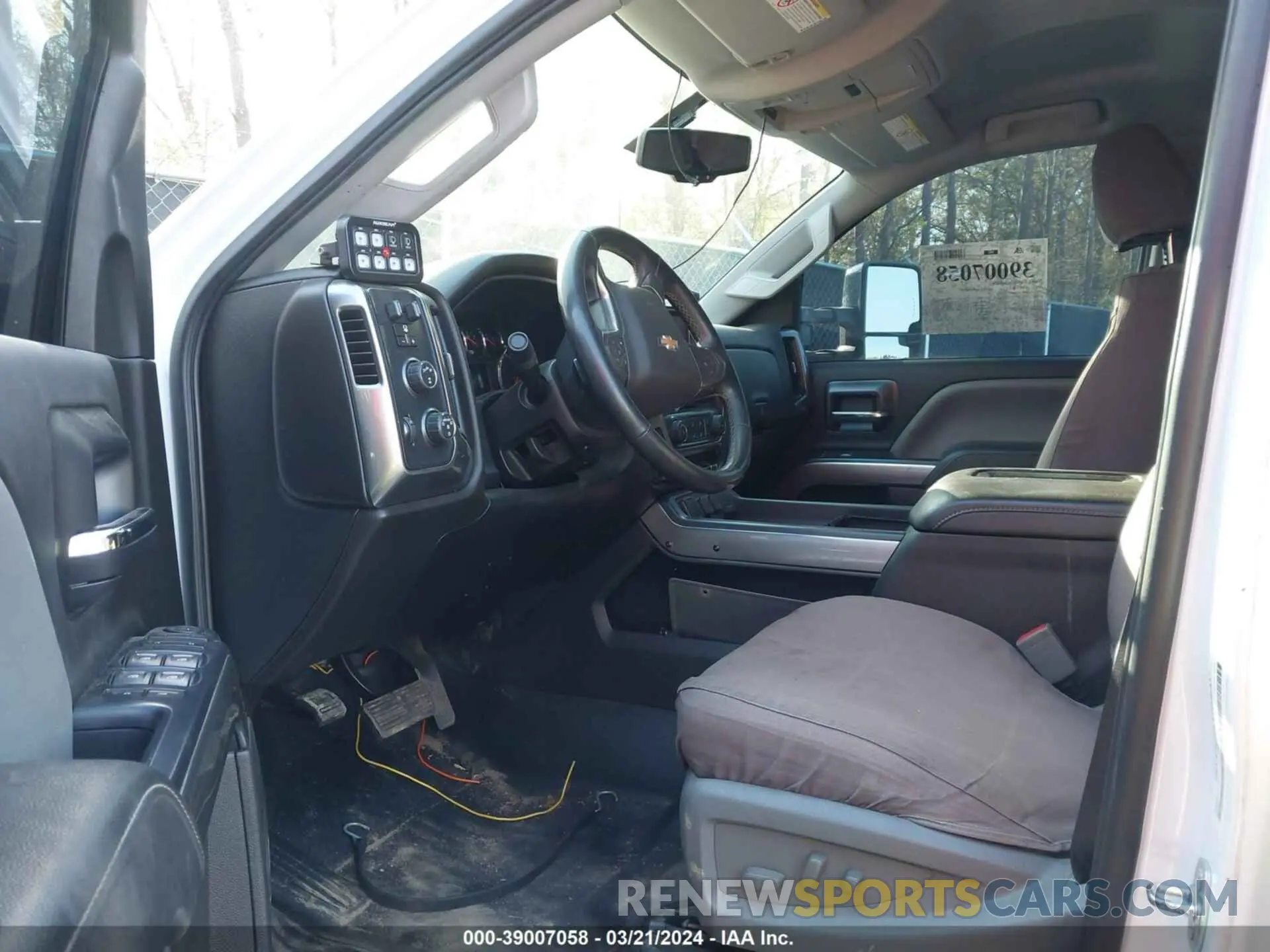 7 Photograph of a damaged car 1HTKJPVK7KH863619 CHEVROLET SILVERADO 4500HD 2019